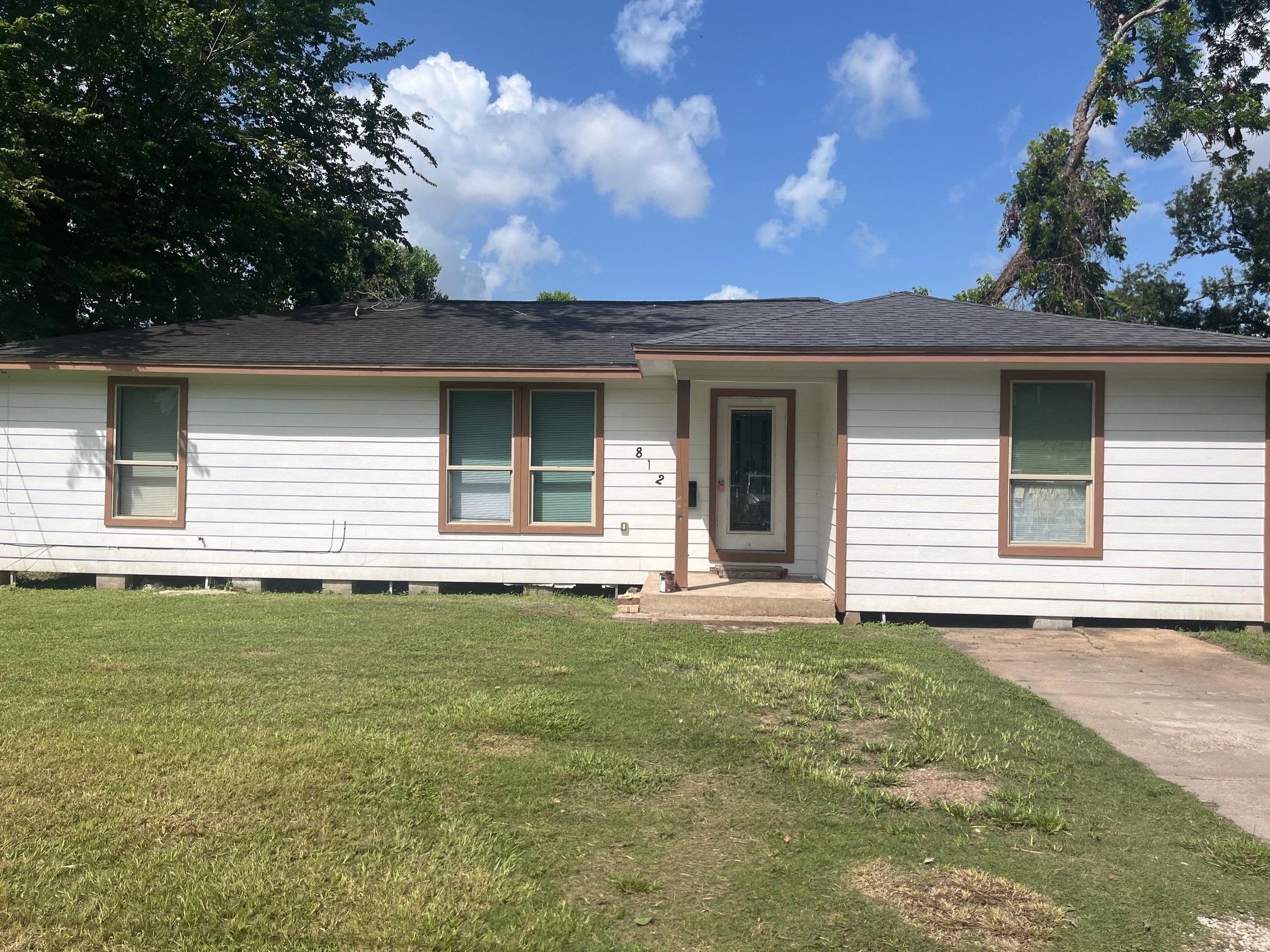 812 Old Angleton Road Property Photo 1