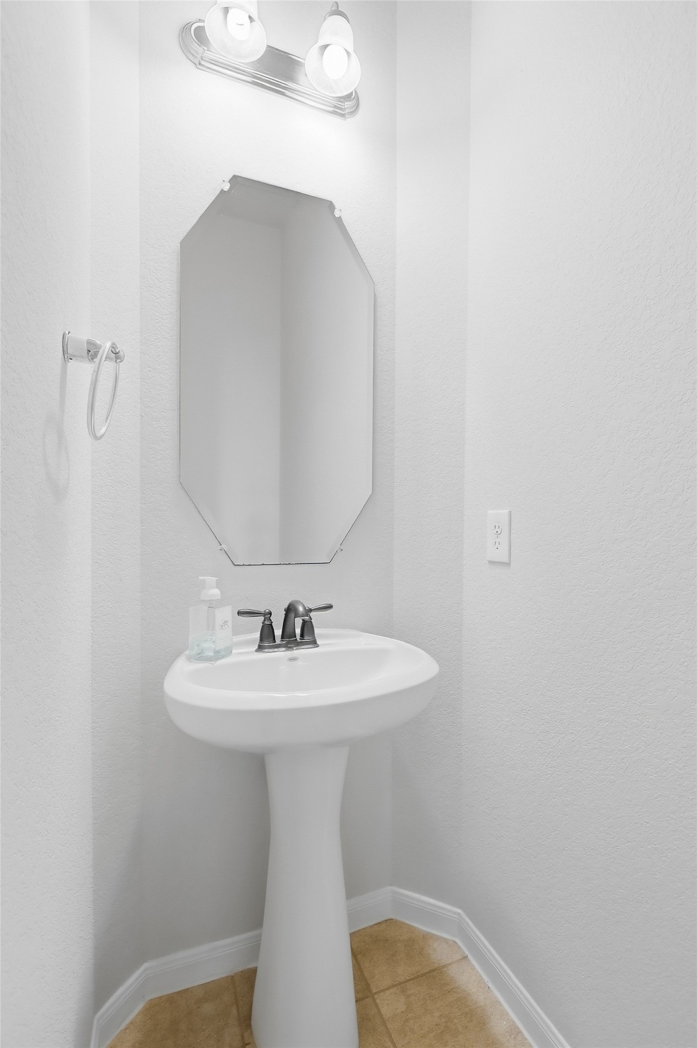 4002 Broadmoor Drive Property Photo 7