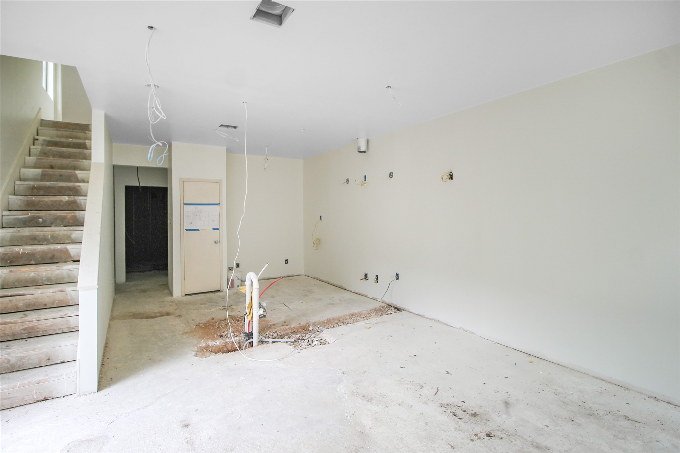 1735 Norfolk Street Property Photo 4