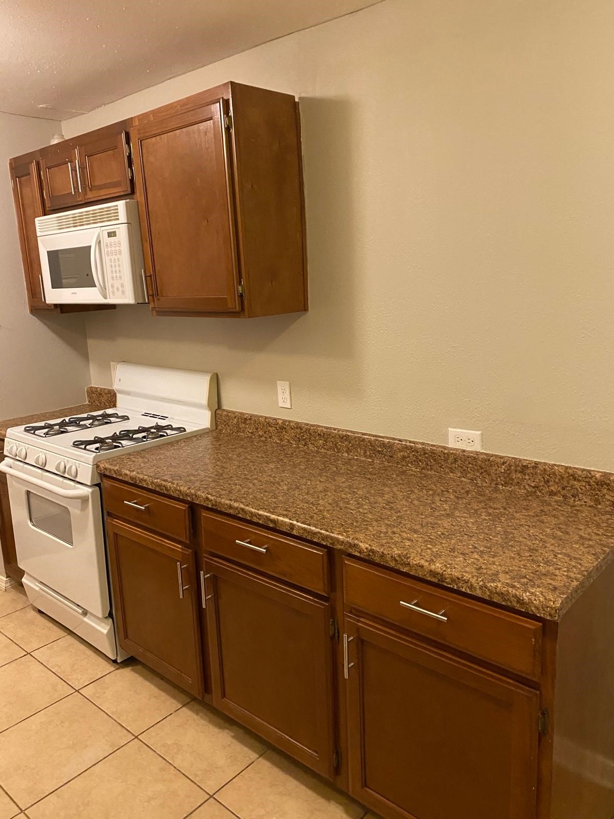 3502 Rosedale Street B Property Photo 4