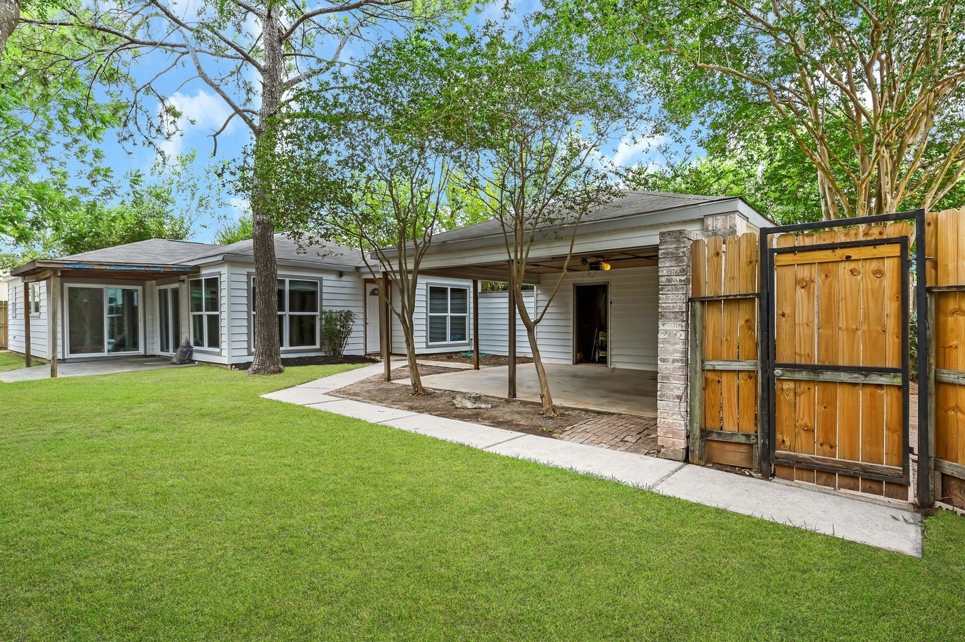 10207 Foxrow Lane Property Photo 1