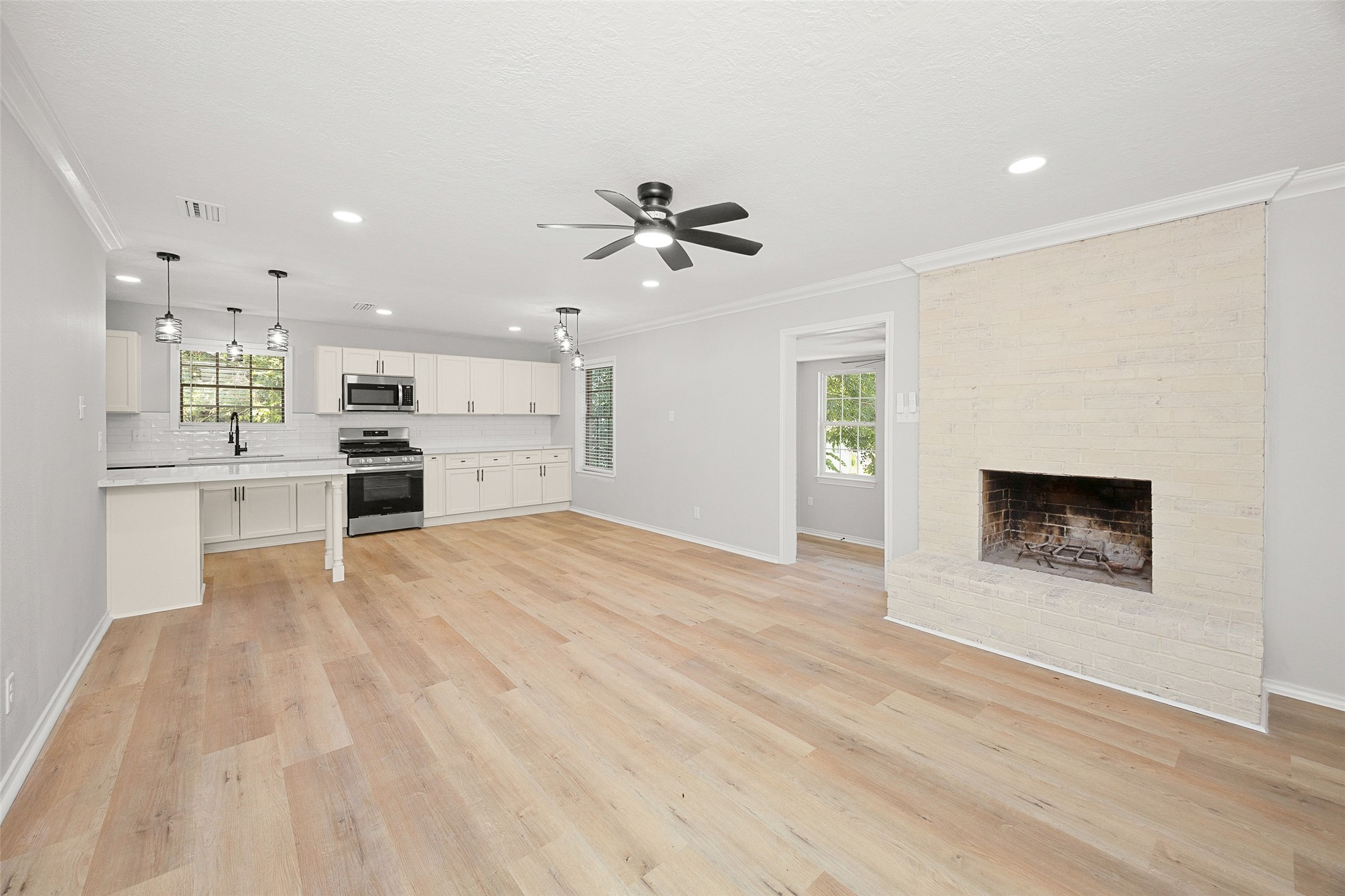 1803 S Park Street Property Photo 2