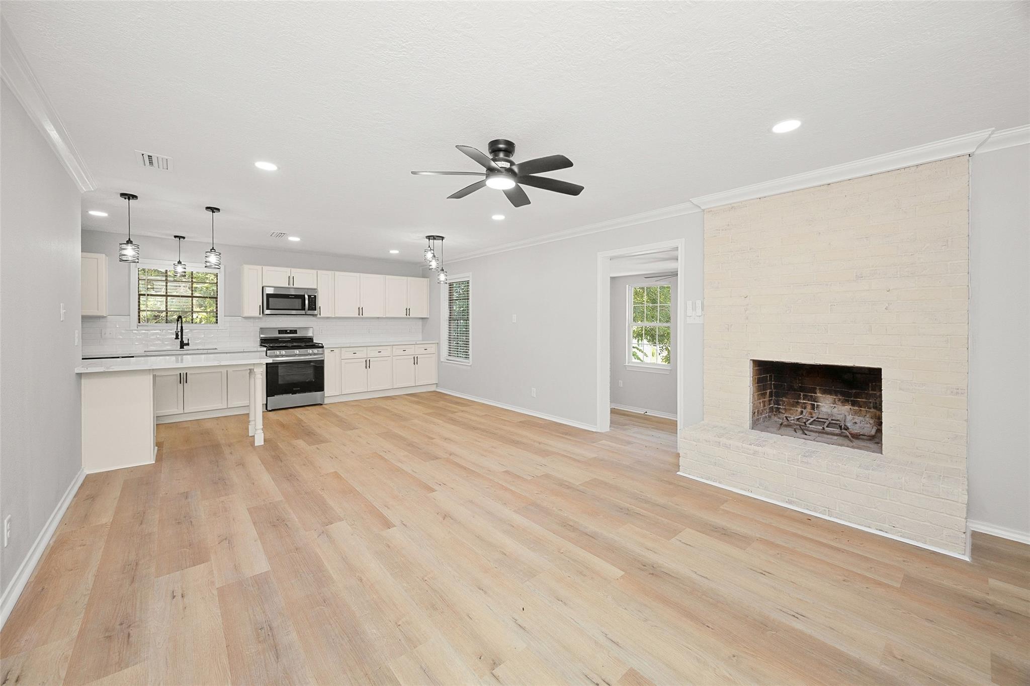 1803 S Park Street Property Photo 2