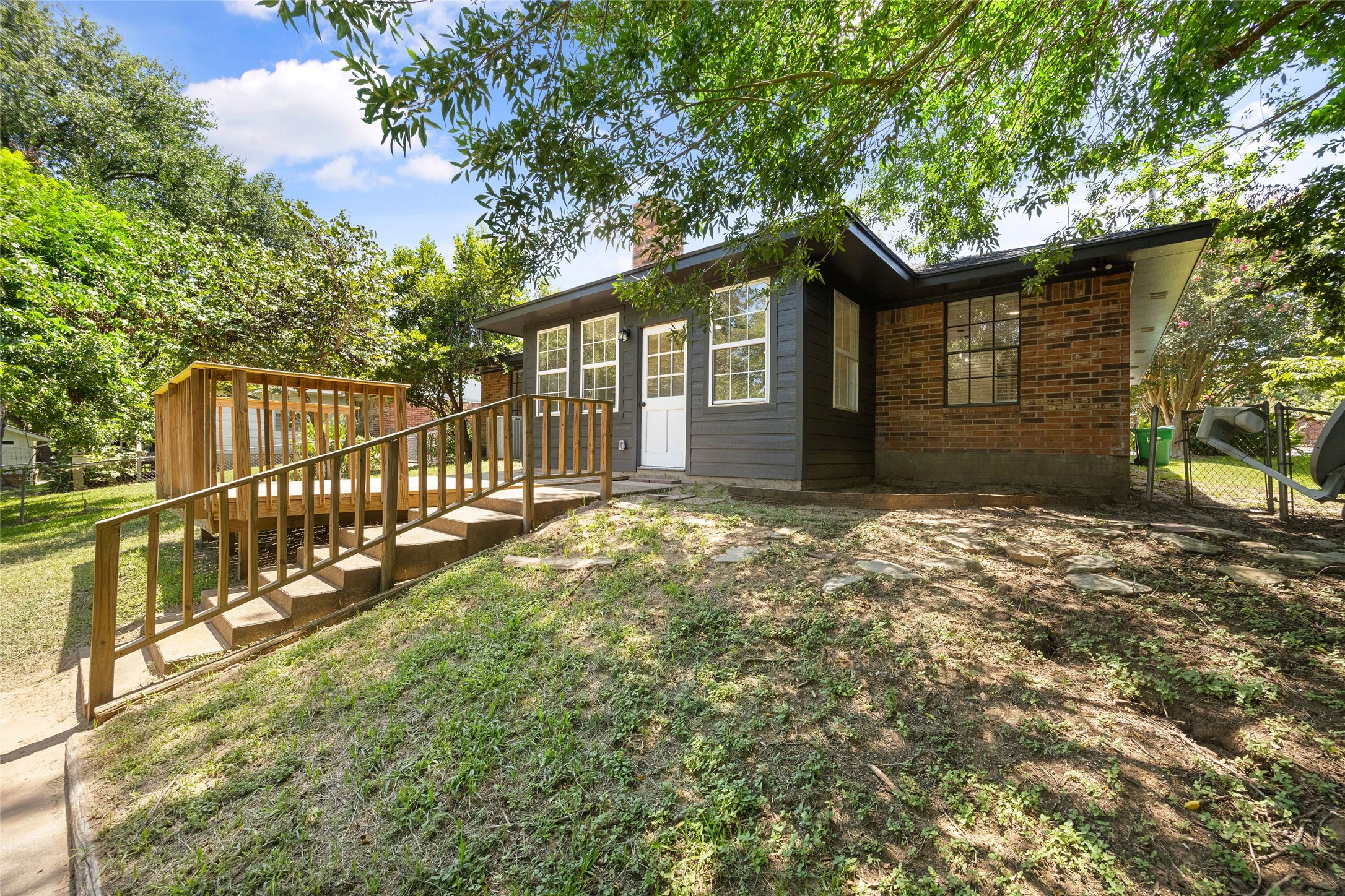 1803 S Park Street Property Photo 4