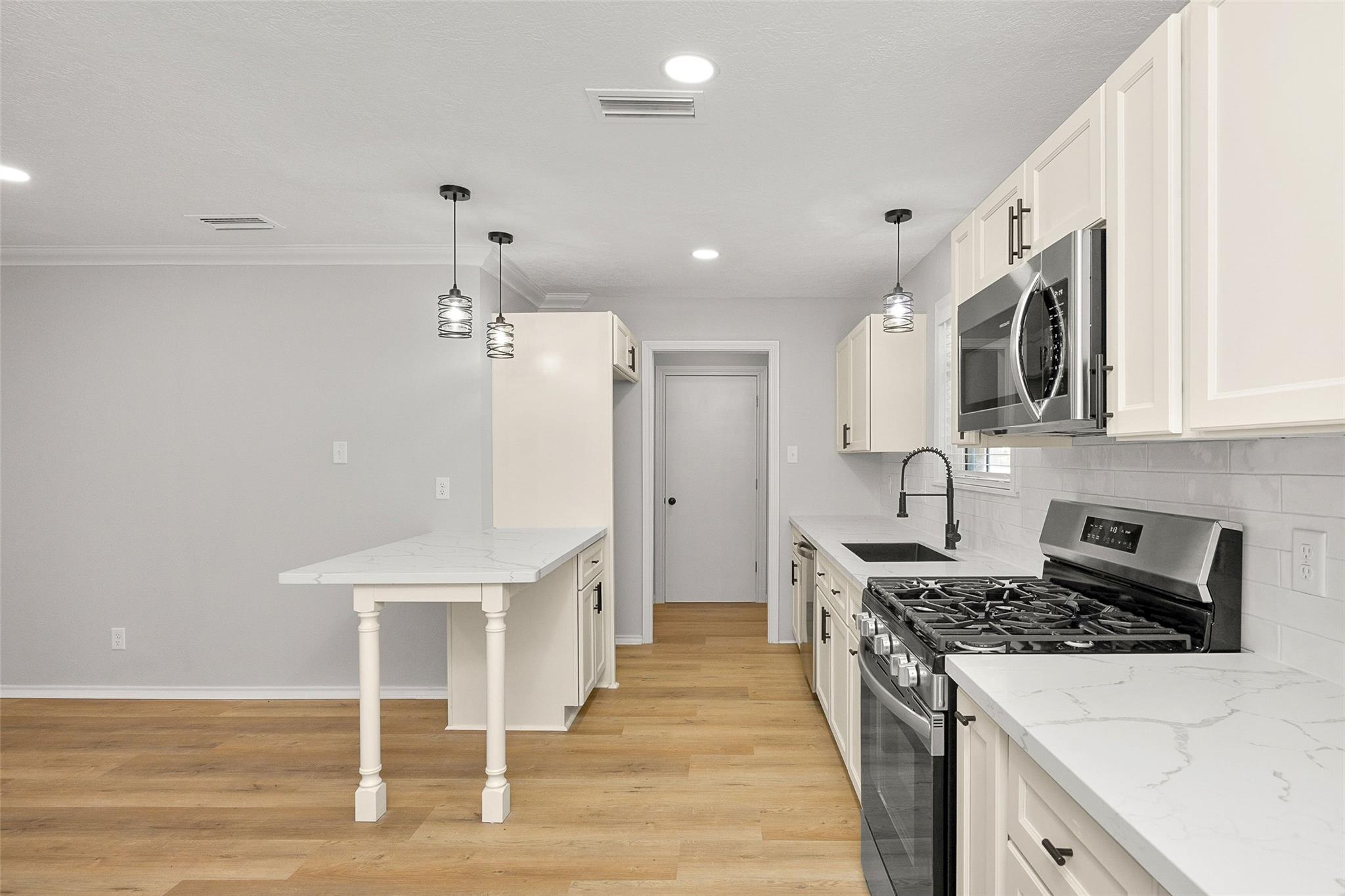 1803 S Park Street Property Photo 10