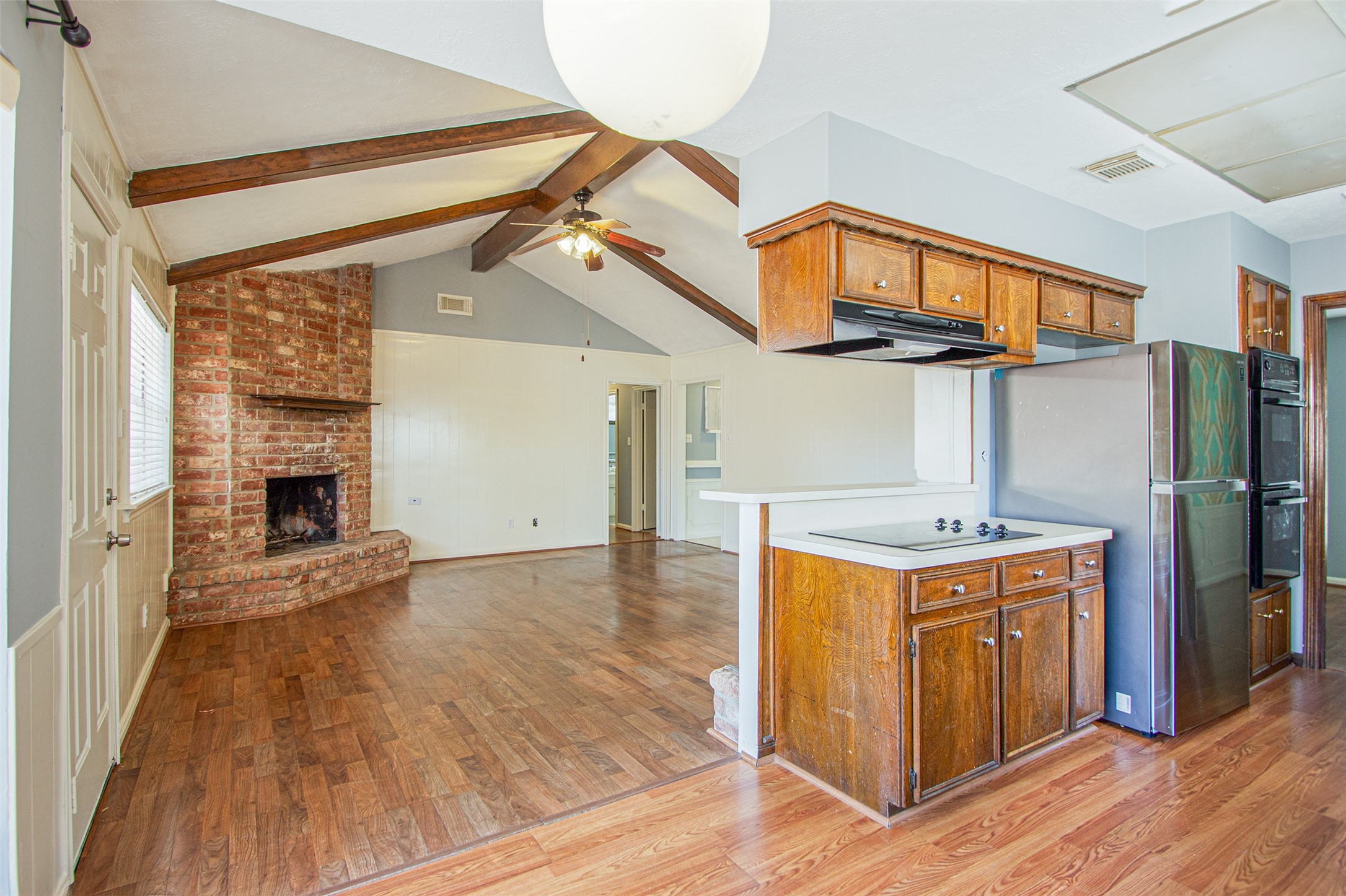9710 Springmont Property Photo 3
