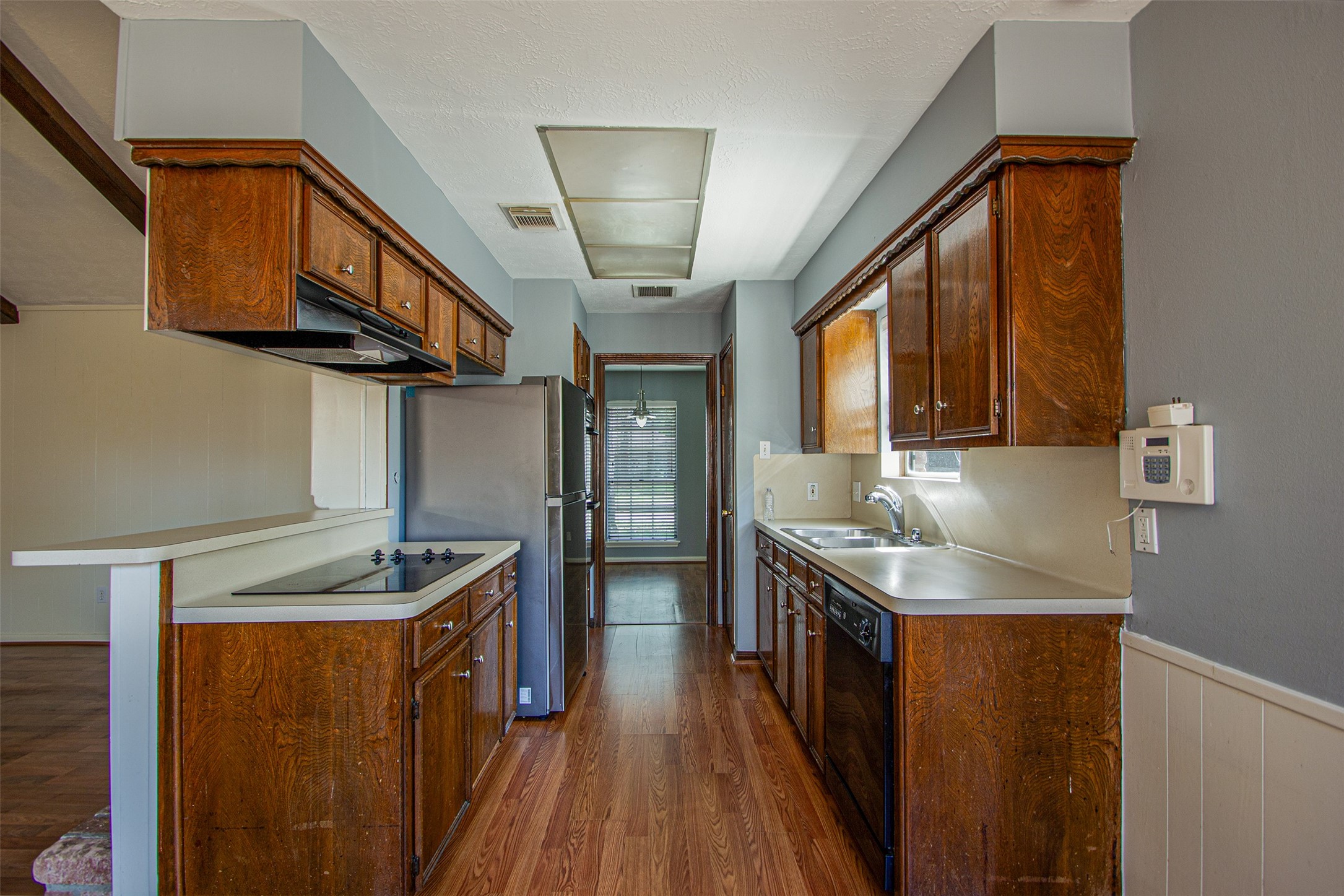 9710 Springmont Property Photo 4