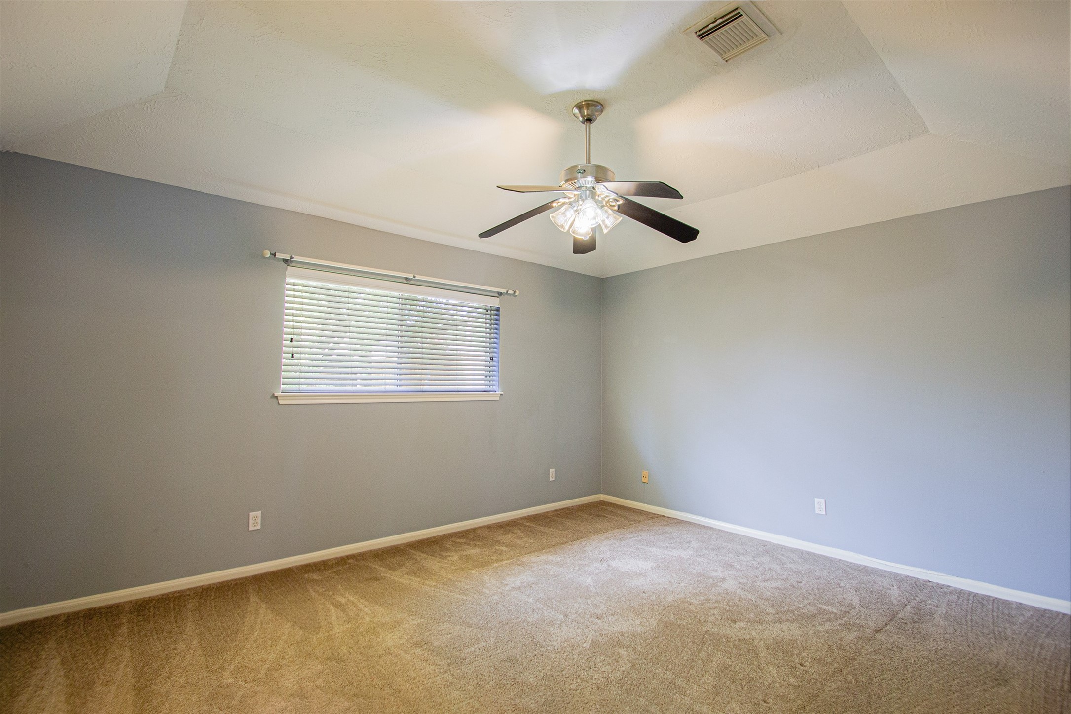 9710 Springmont Property Photo 7