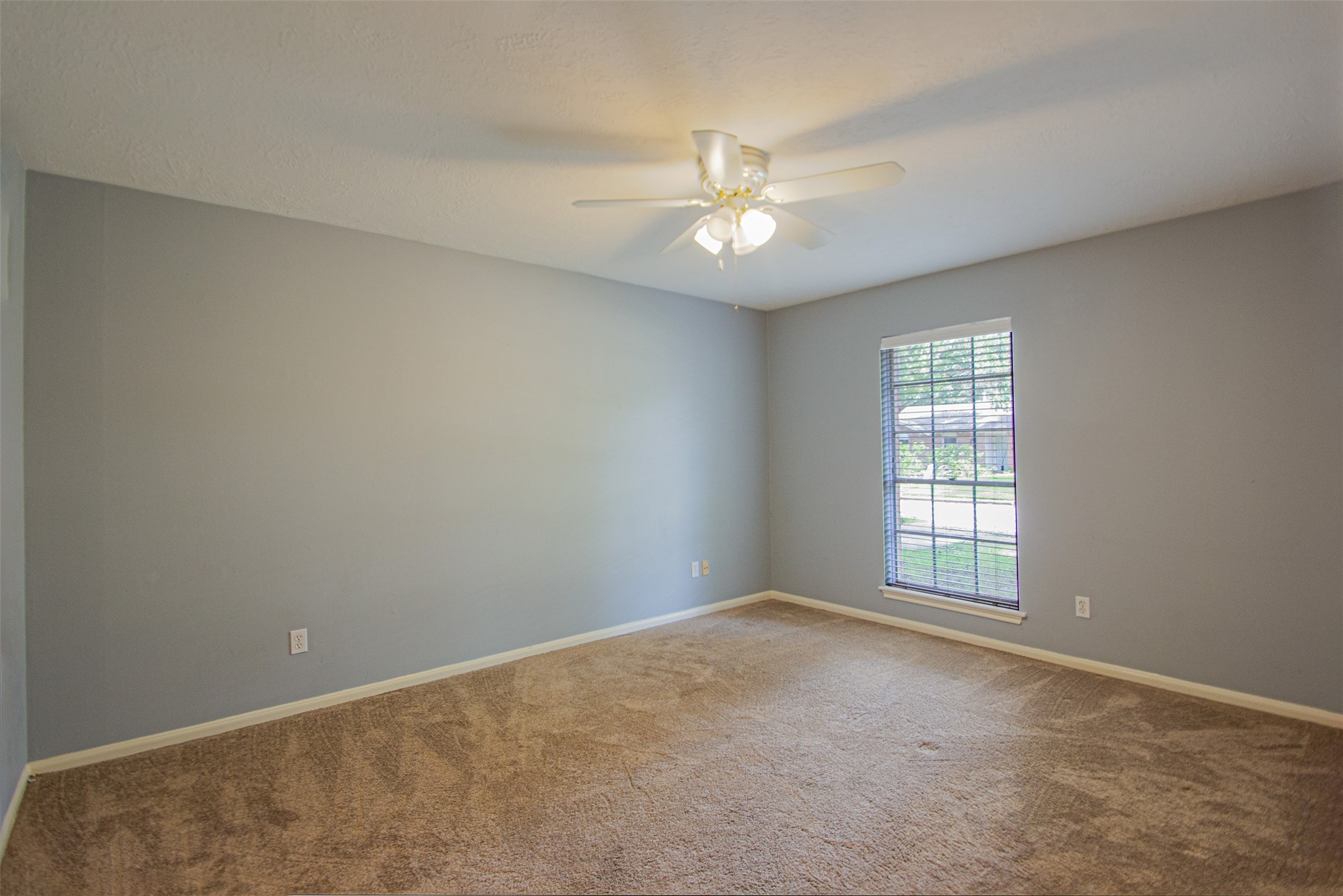 9710 Springmont Property Photo 8