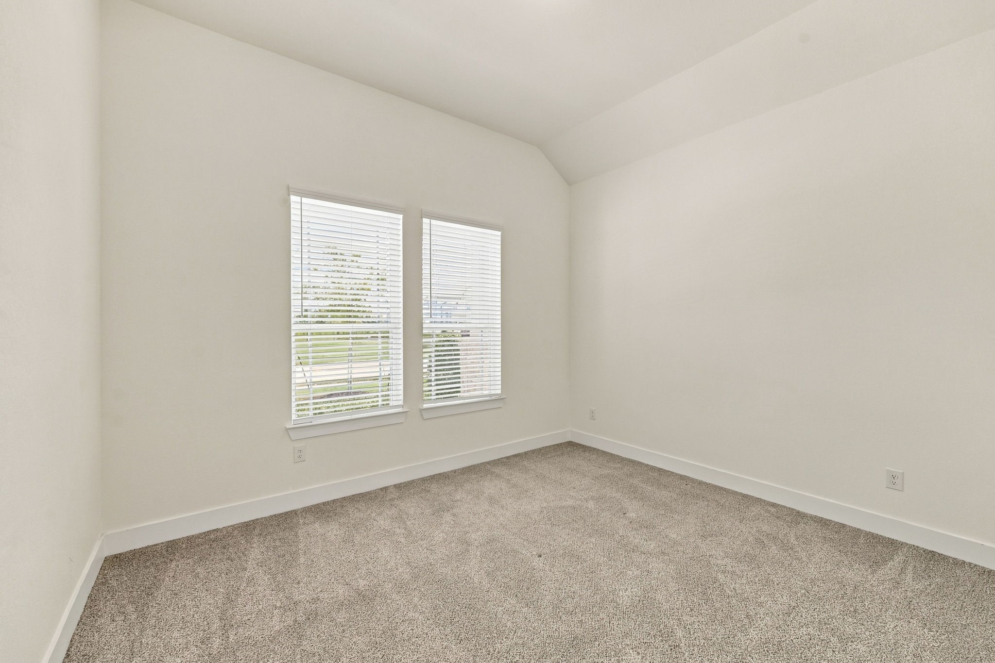 32618 Mountain Maple Court Property Photo 9