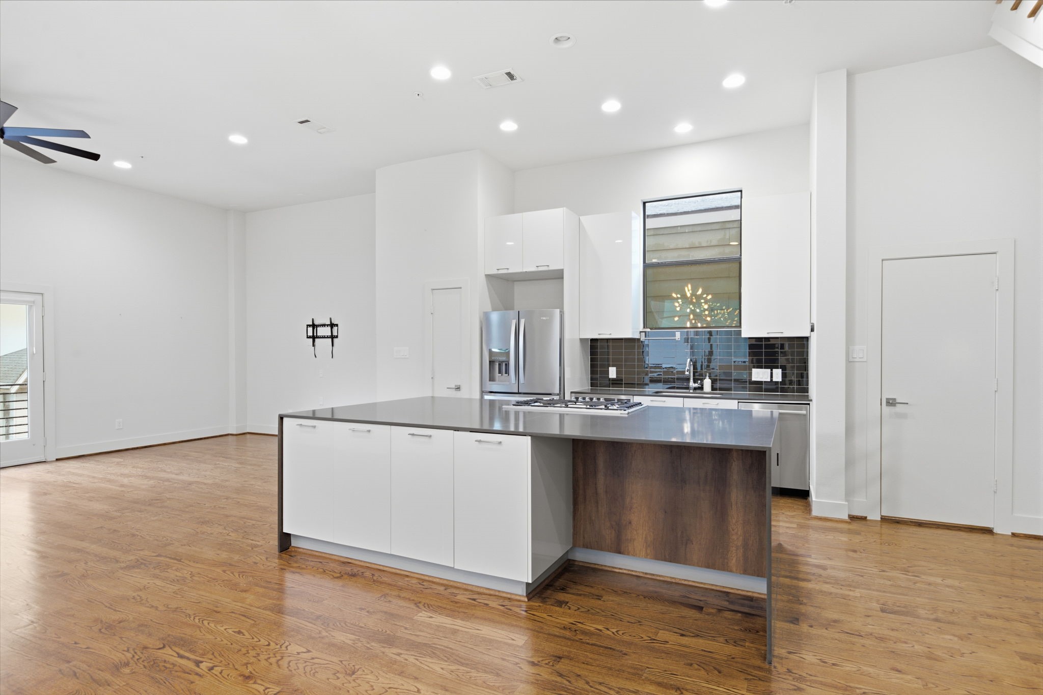 1215 Summer Street C Property Photo 5