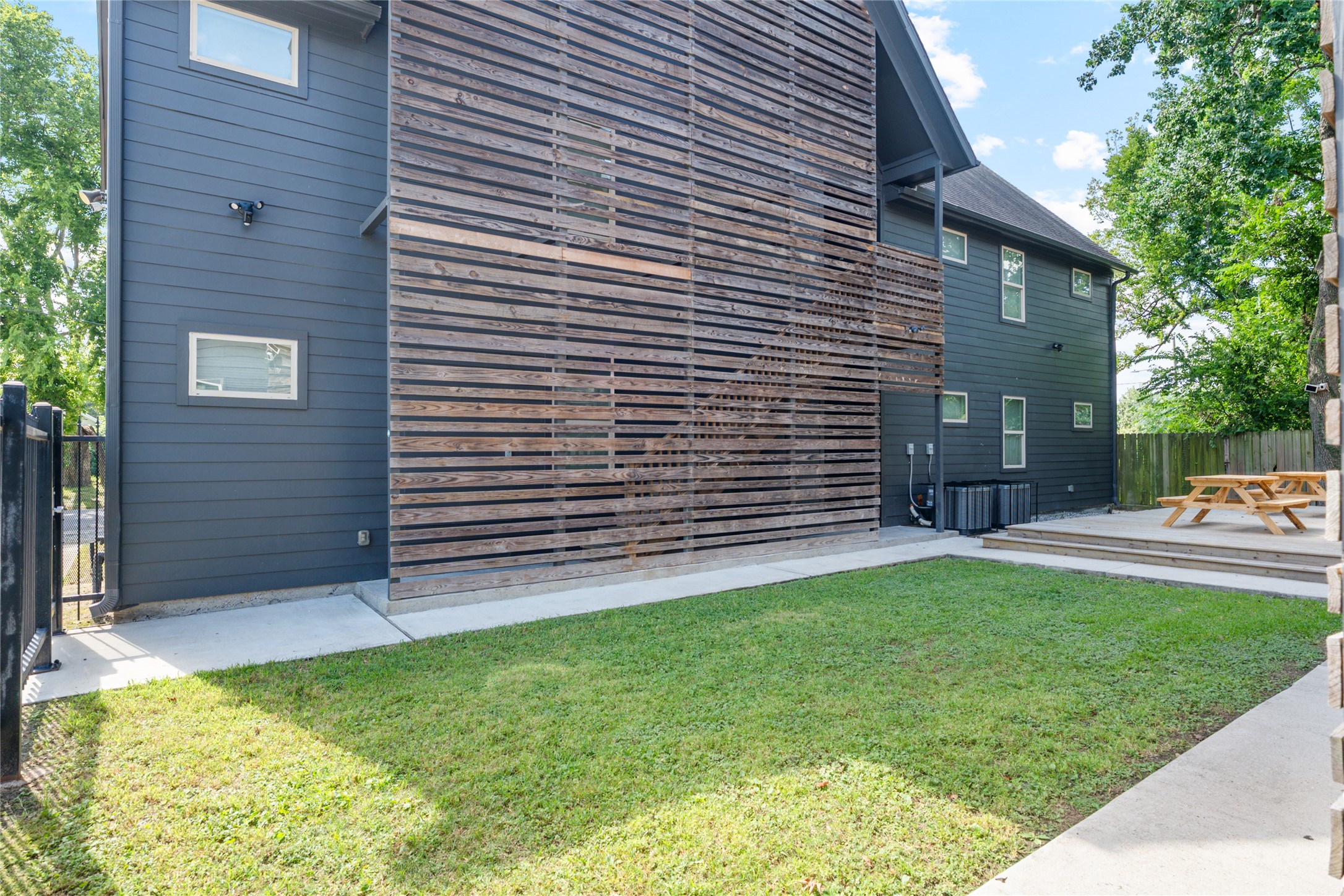 3426 Tuam Street A Property Photo 17