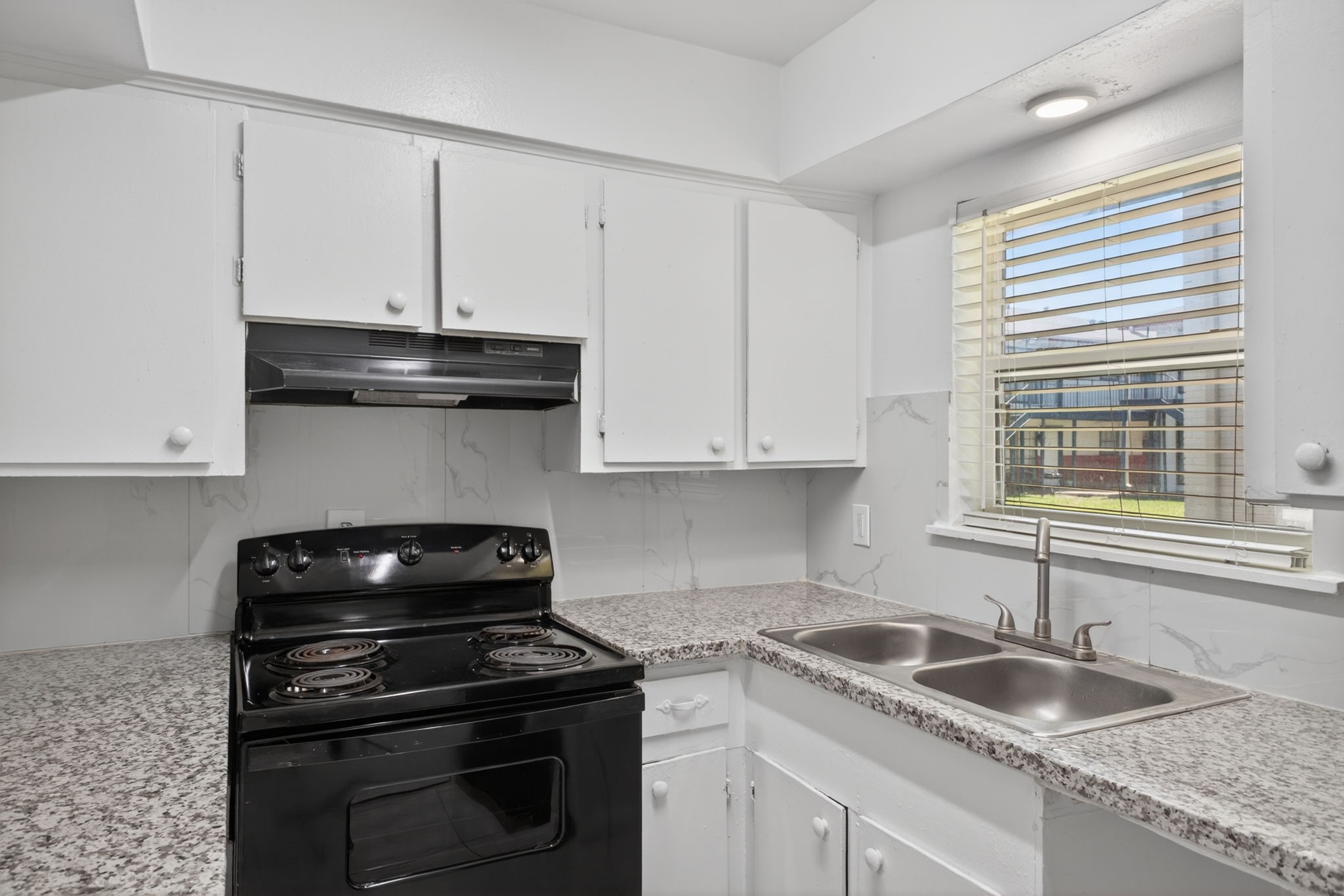 10600 S Post Oak Road 101 Property Photo 3