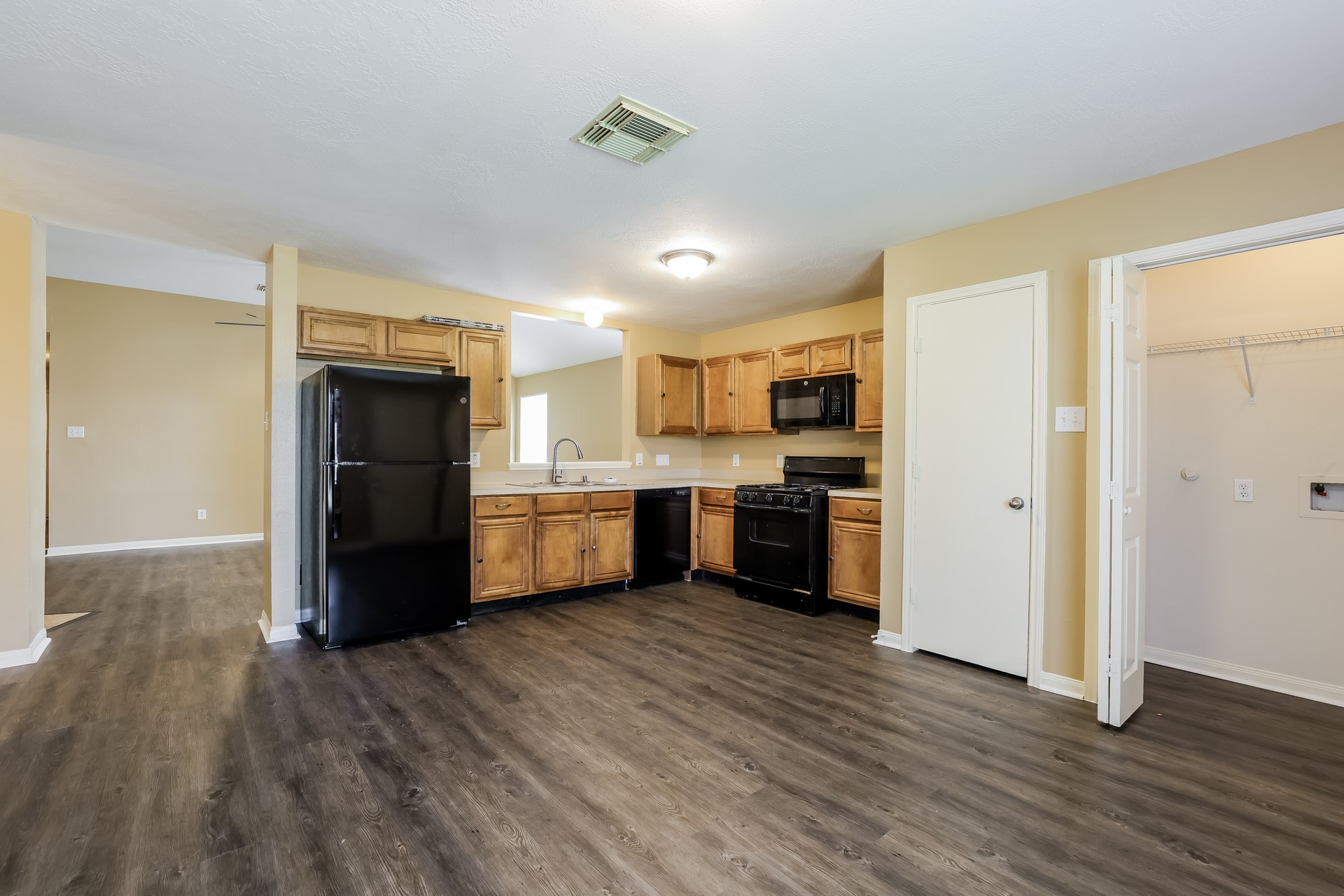 16039 Imperial Forest Lane Property Photo 3