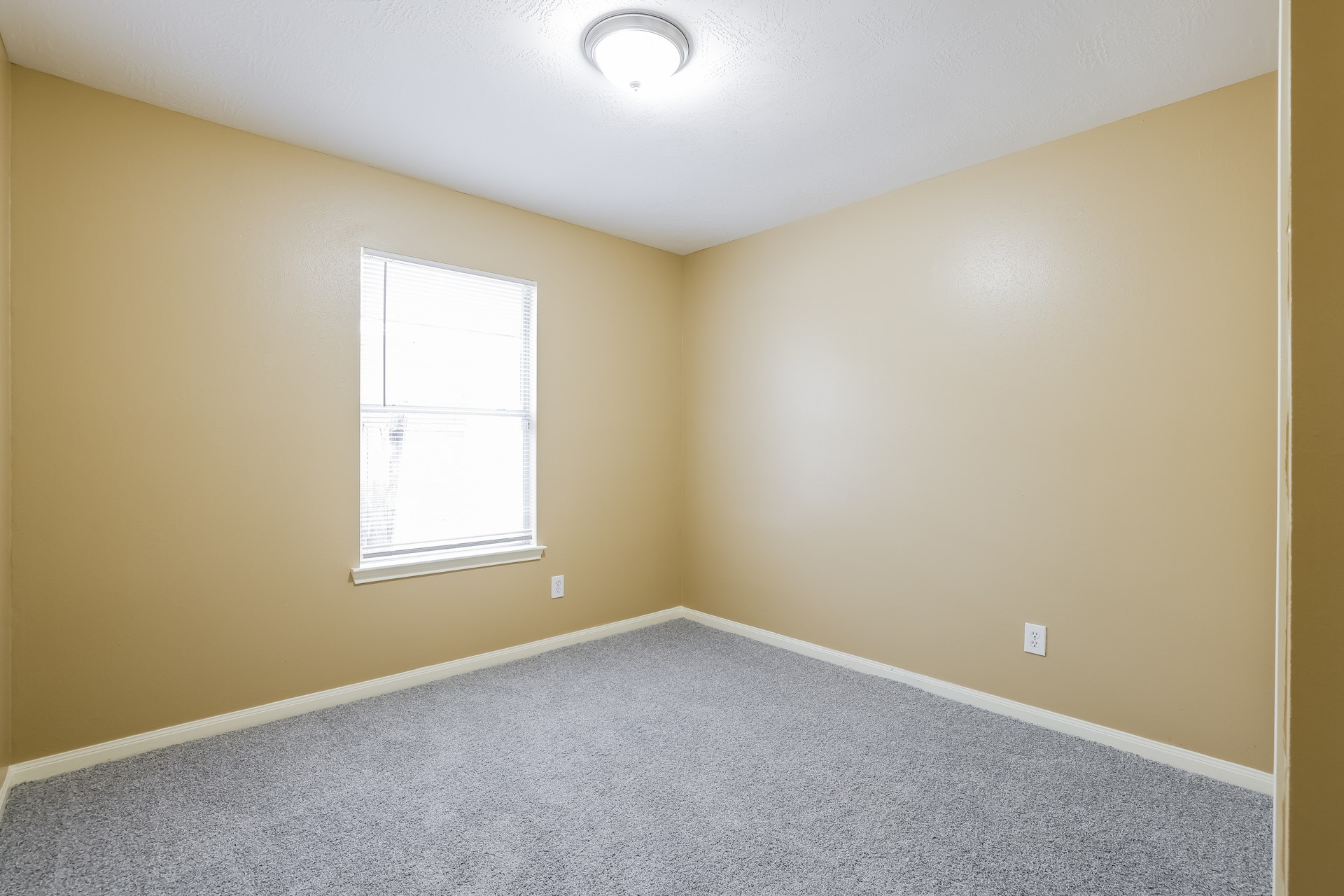 16039 Imperial Forest Lane Property Photo 9