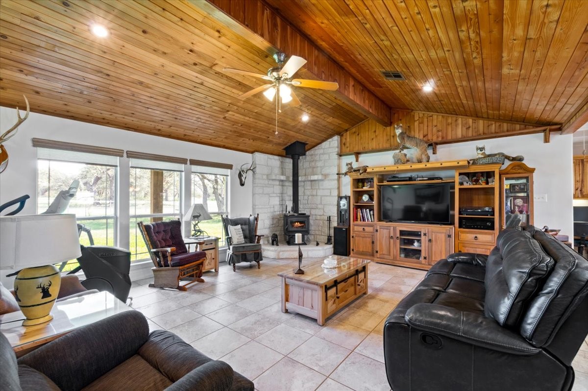 6760 E Us Highway 190 Property Photo 8