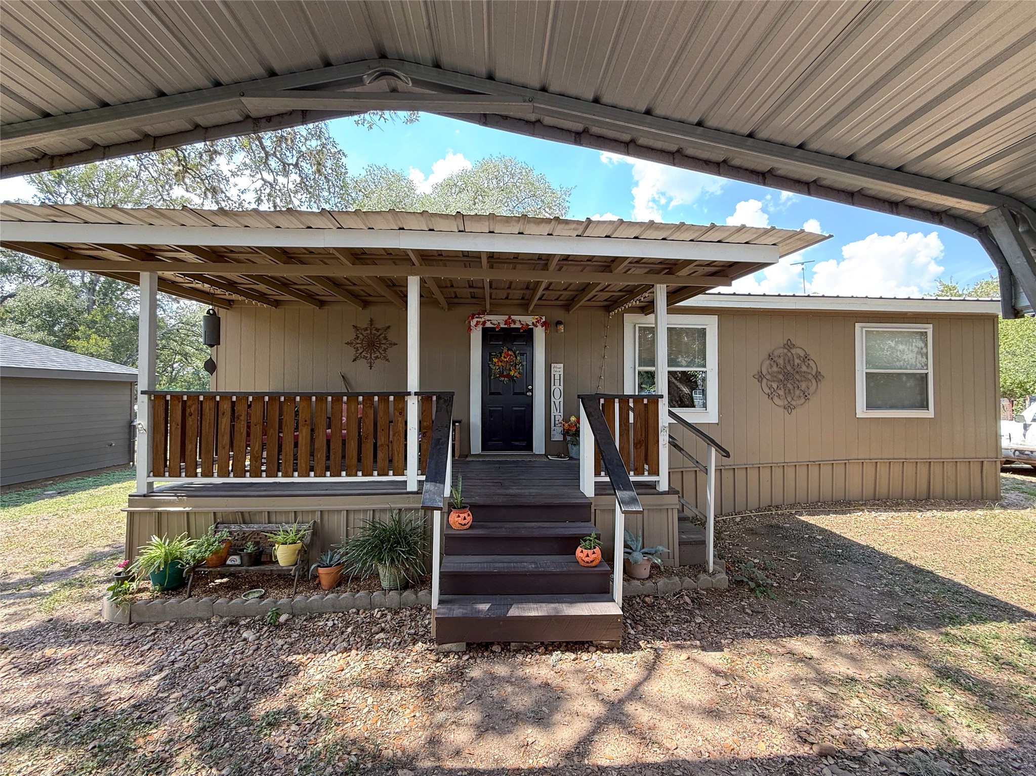 1055 N Franklin Street Property Photo 4
