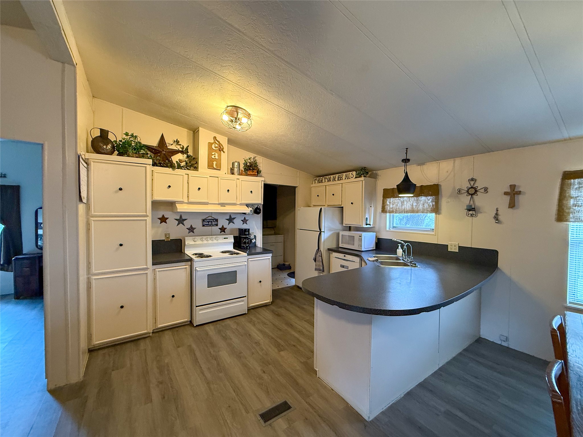 1055 N Franklin Street Property Photo 13