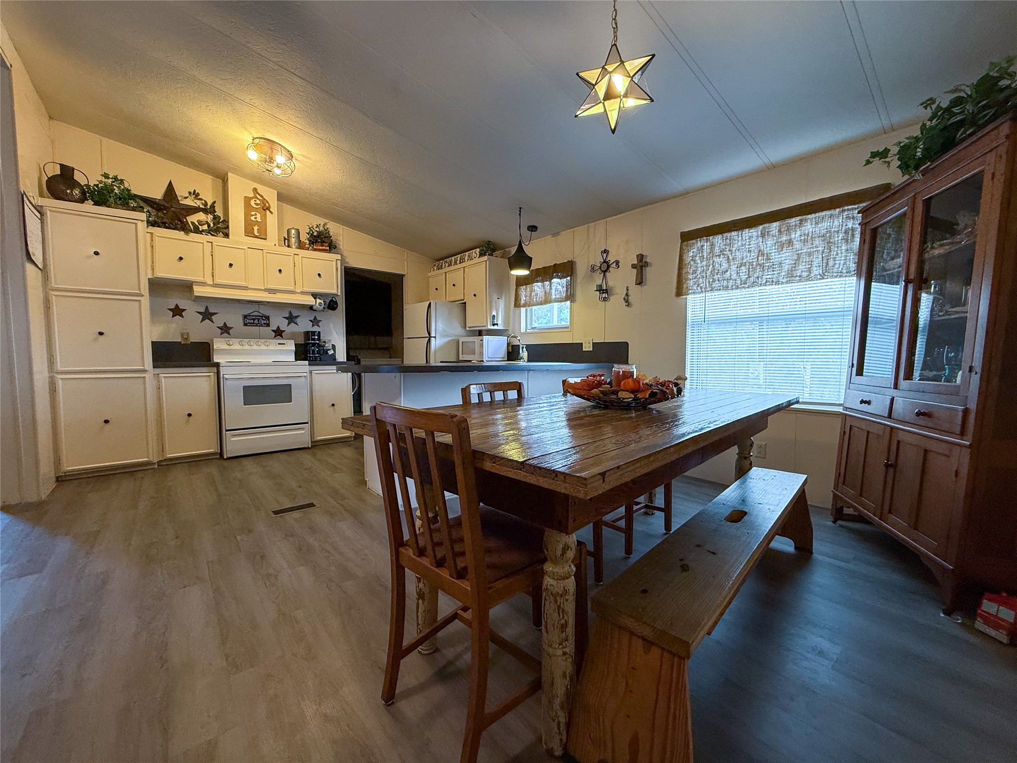 1055 N Franklin Street Property Photo 14