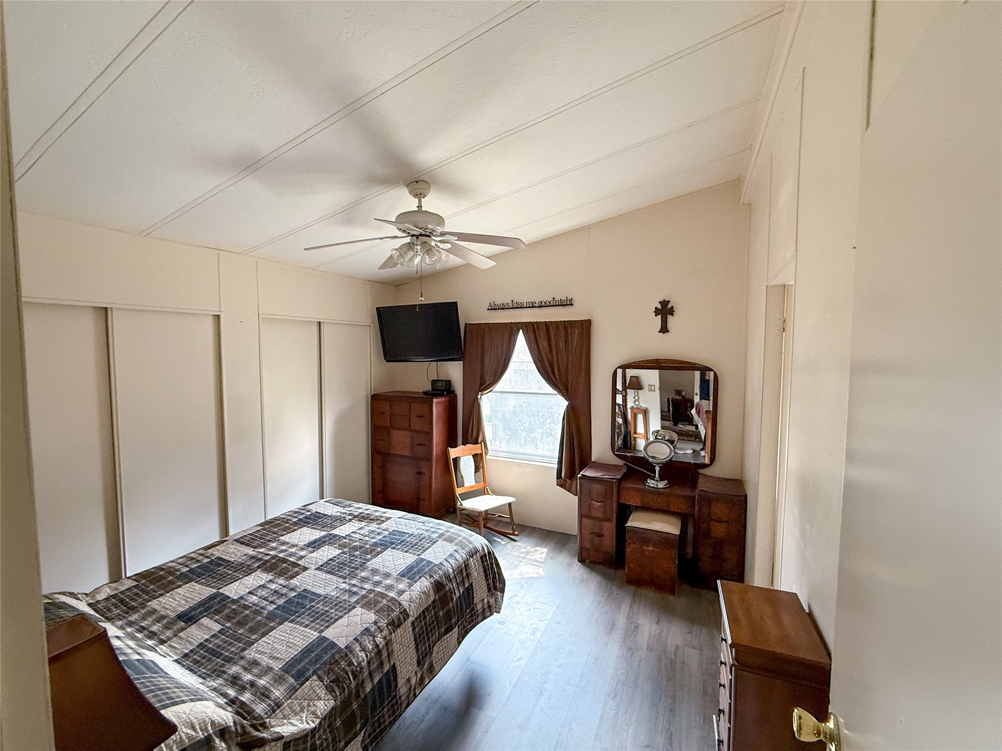 1055 N Franklin Street Property Photo 16