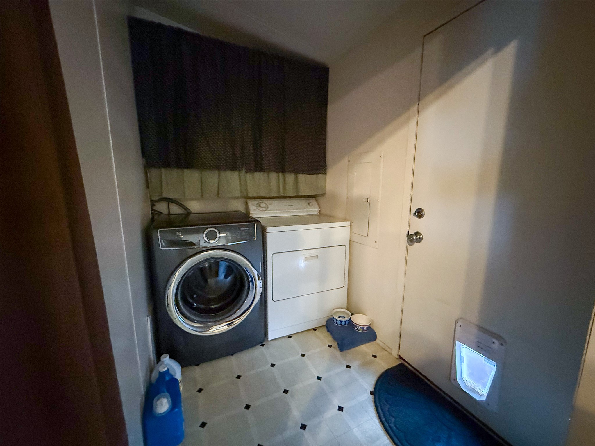 1055 N Franklin Street Property Photo 17