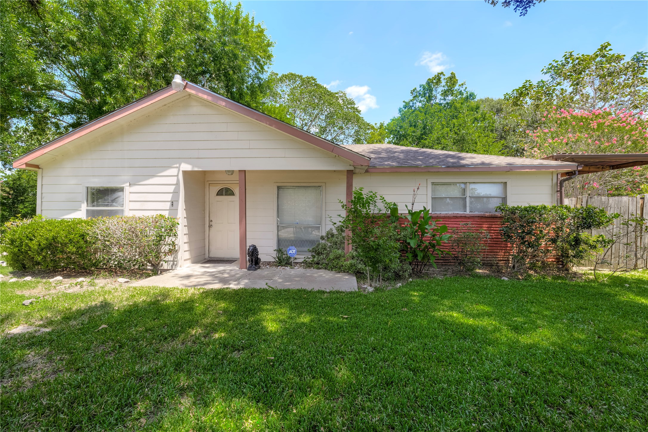 3627 Thistle Street Property Photo 1