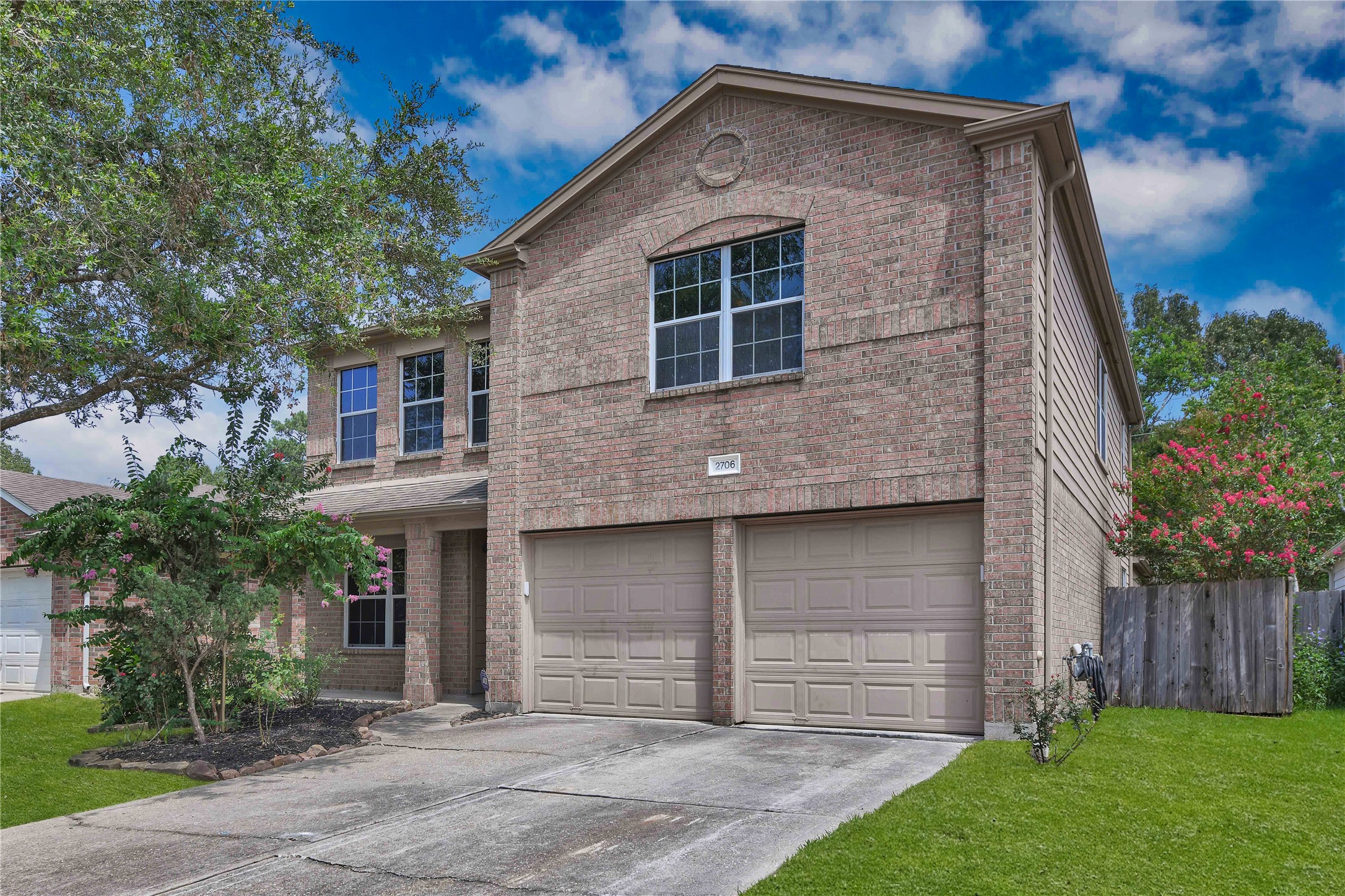 2706 Woodspring Forest Drive Property Photo 2