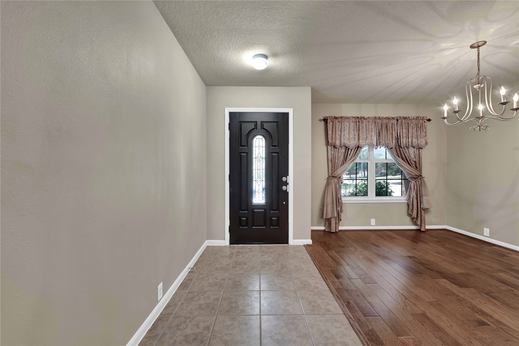 2706 Woodspring Forest Drive Property Photo 3