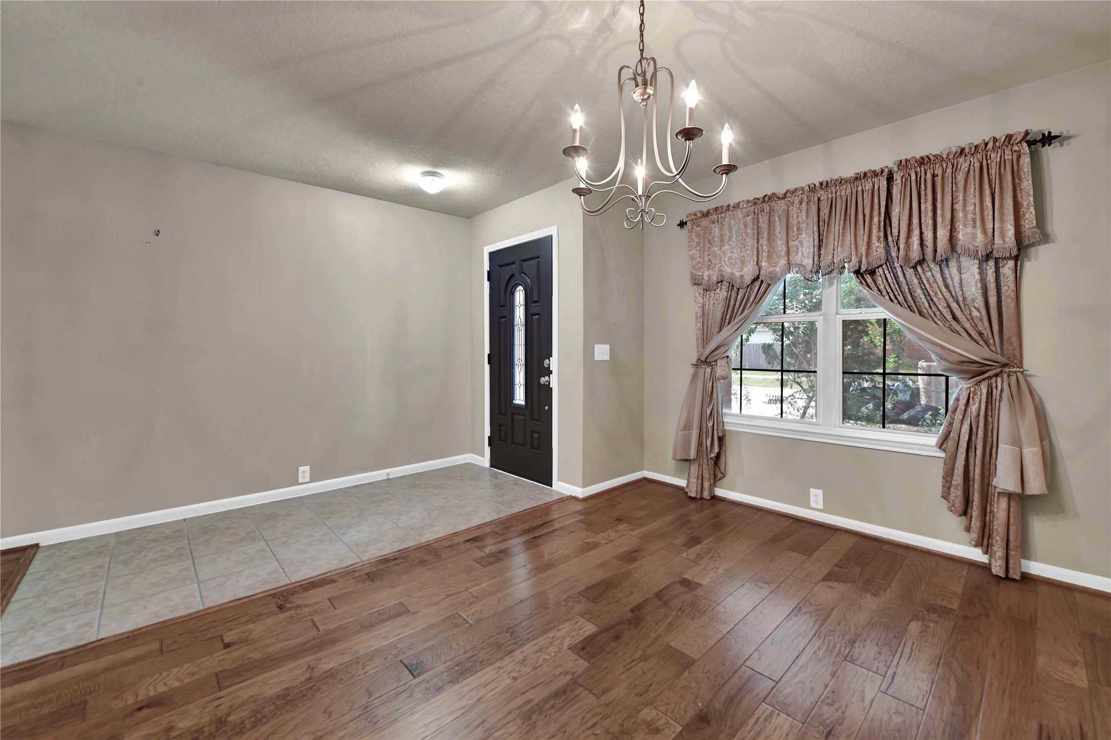 2706 Woodspring Forest Drive Property Photo 4