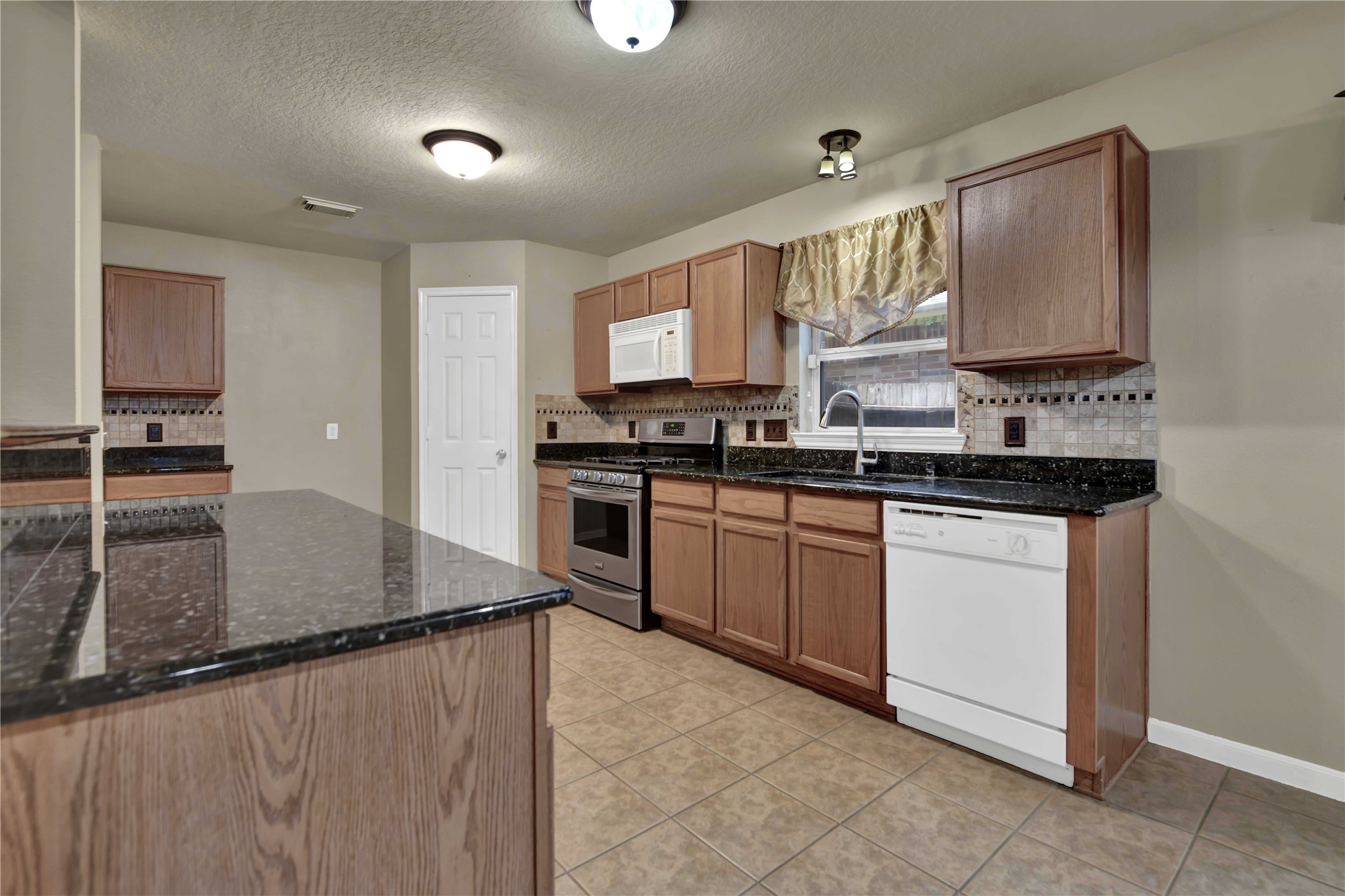 2706 Woodspring Forest Drive Property Photo 9