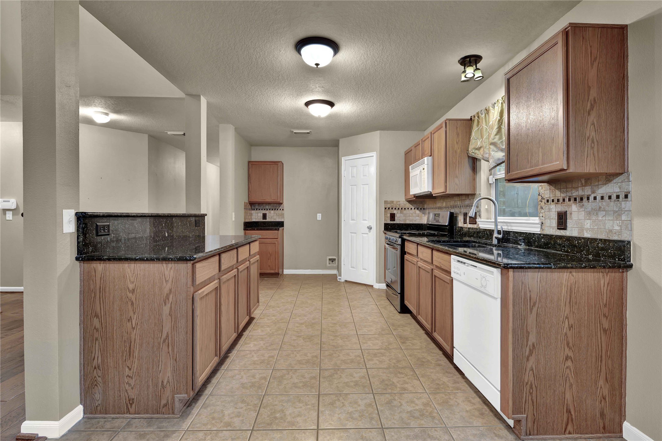 2706 Woodspring Forest Drive Property Photo 11