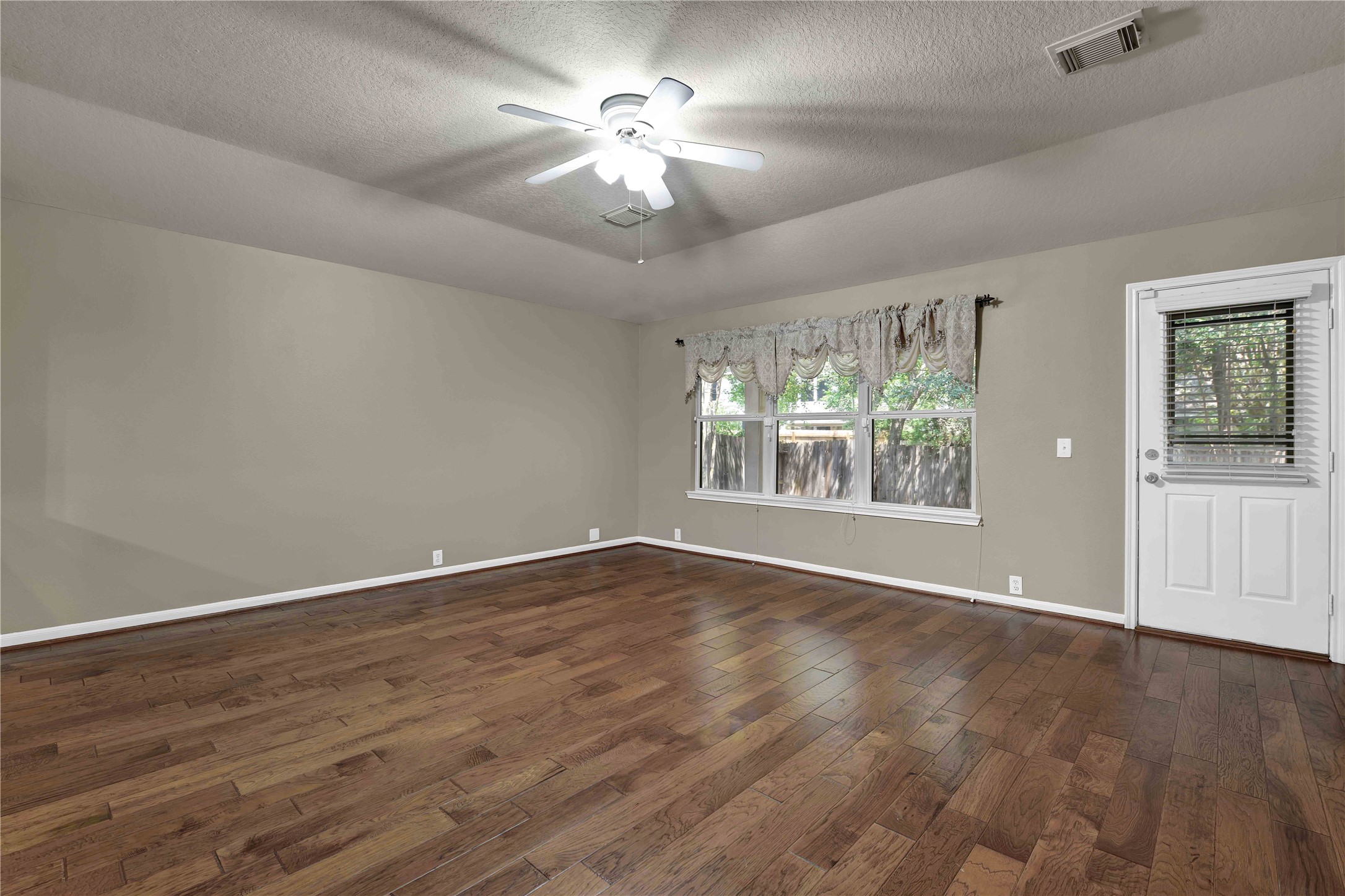 2706 Woodspring Forest Drive Property Photo 12