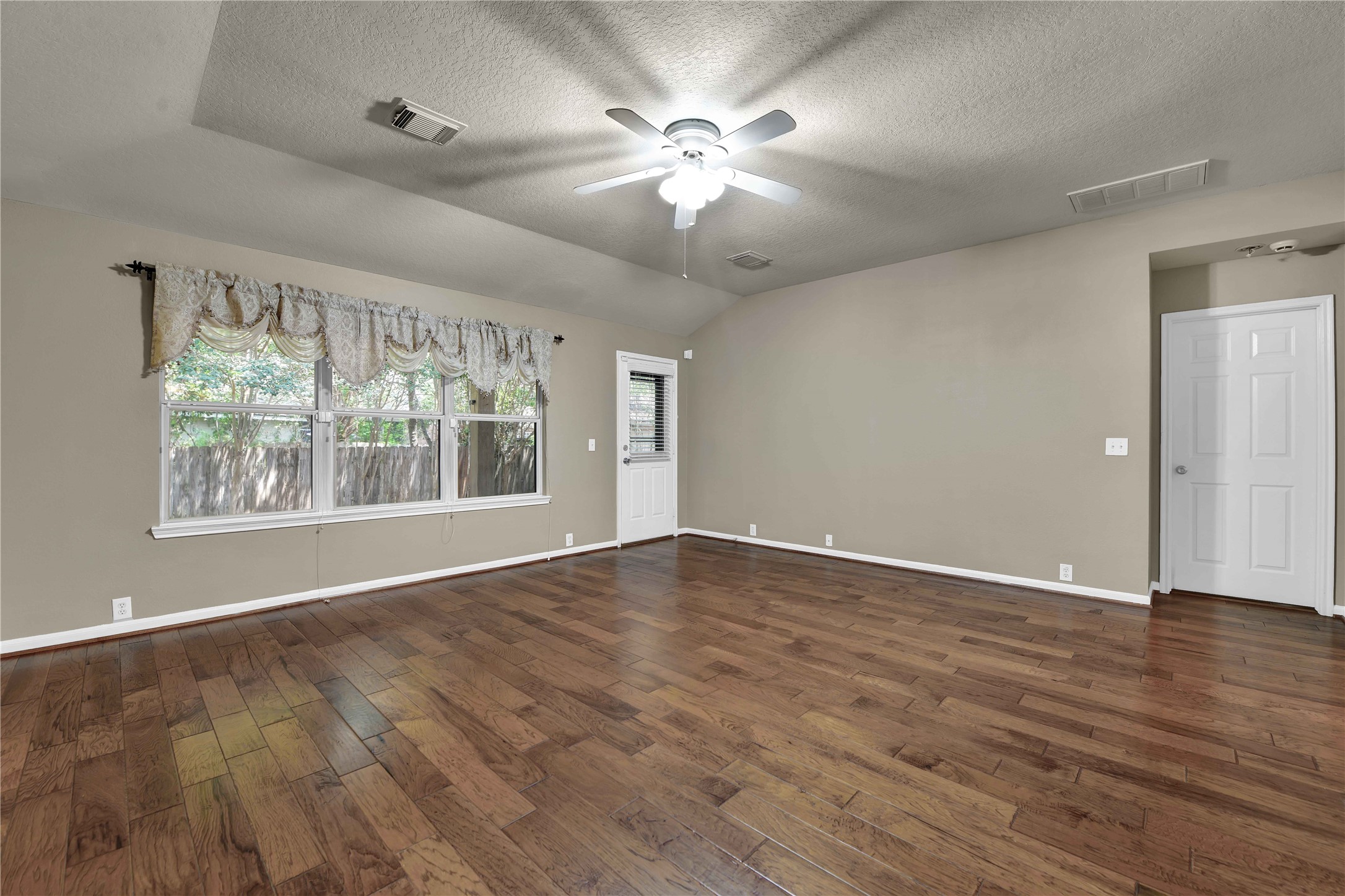 2706 Woodspring Forest Drive Property Photo 14