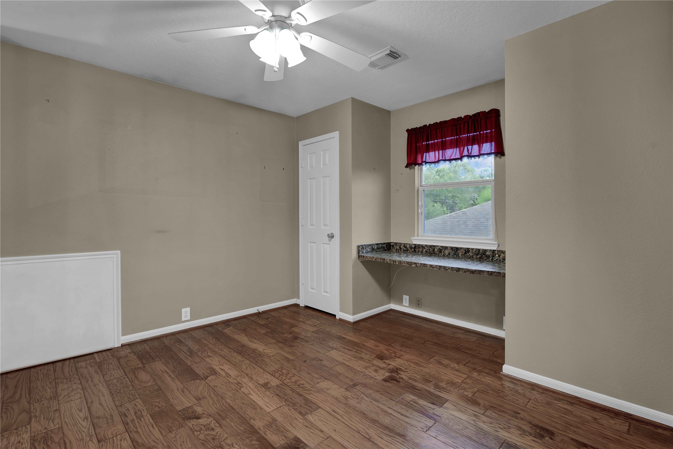 2706 Woodspring Forest Drive Property Photo 22