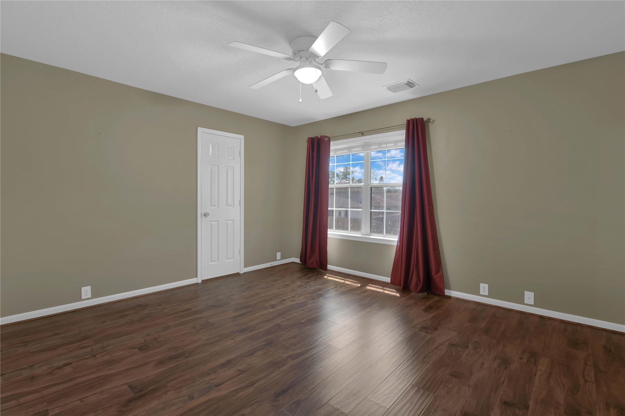 2706 Woodspring Forest Drive Property Photo 27