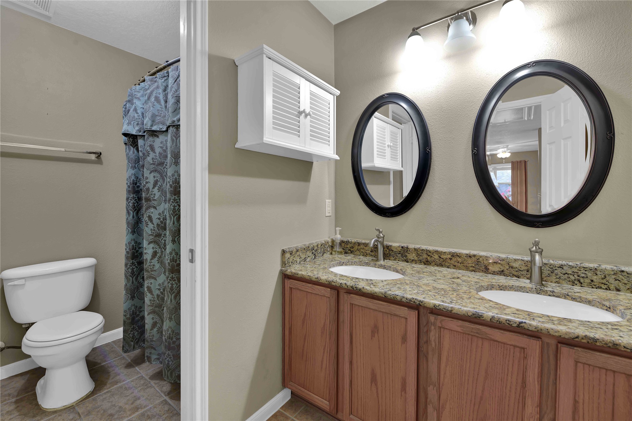 2706 Woodspring Forest Drive Property Photo 28