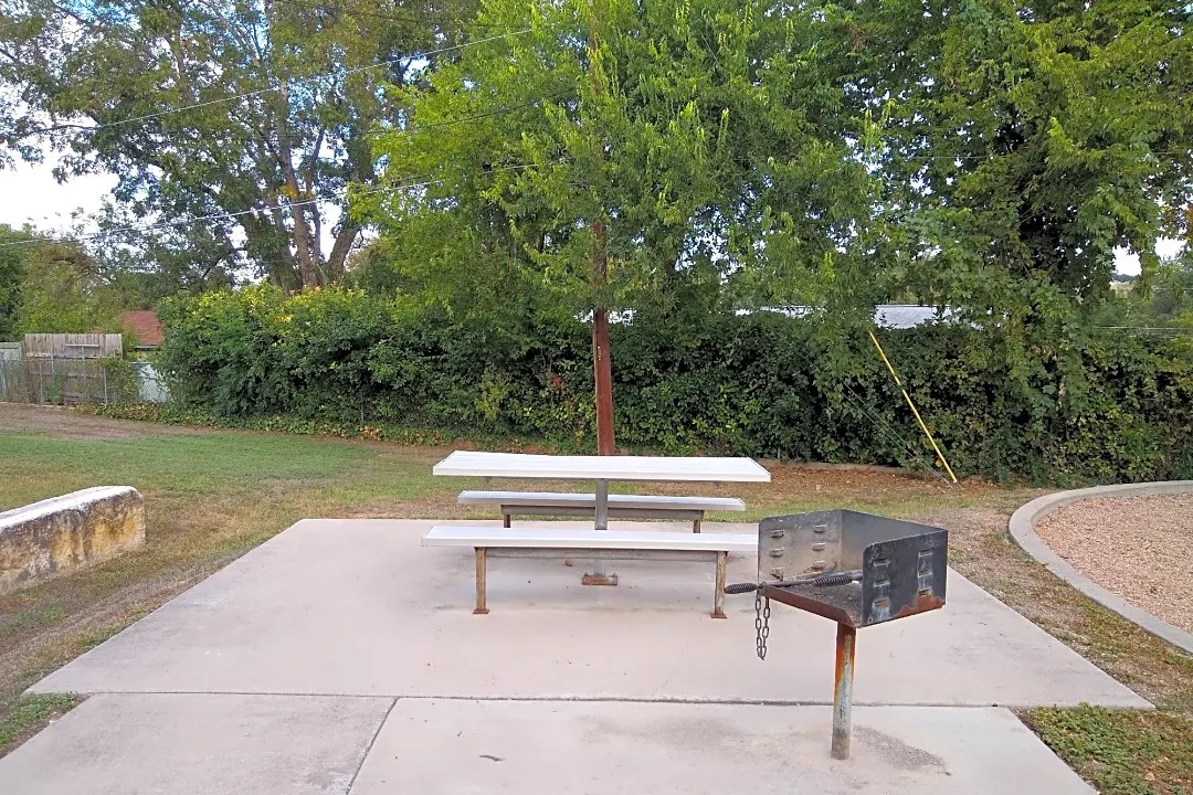 1001 Pecan Valley Dr Property Photo 6