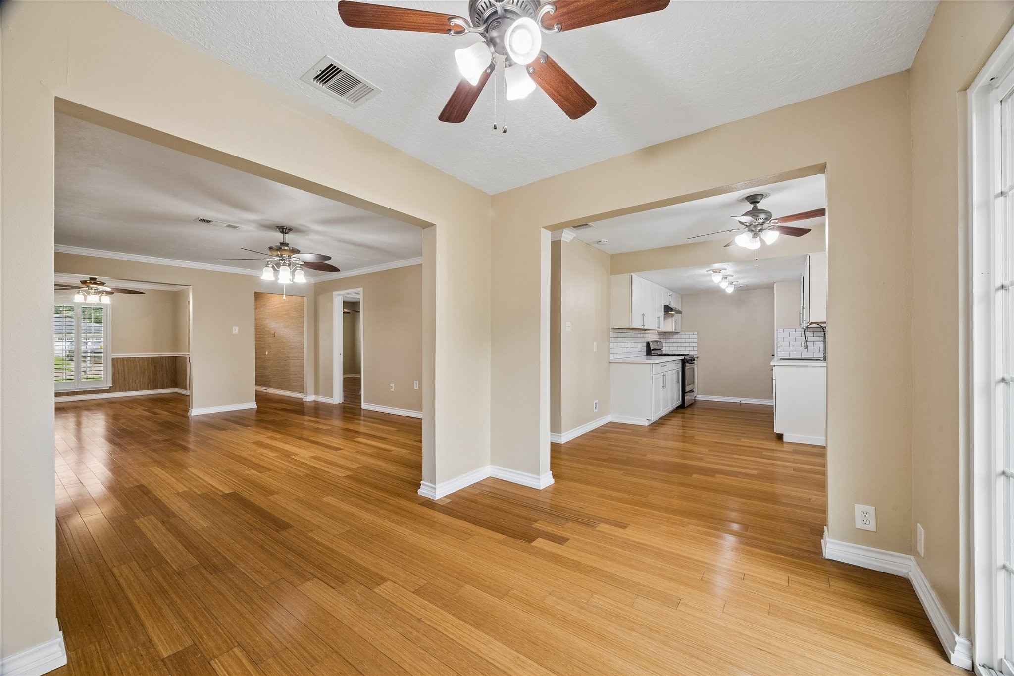 15710 Thunderbay Drive Property Photo 3