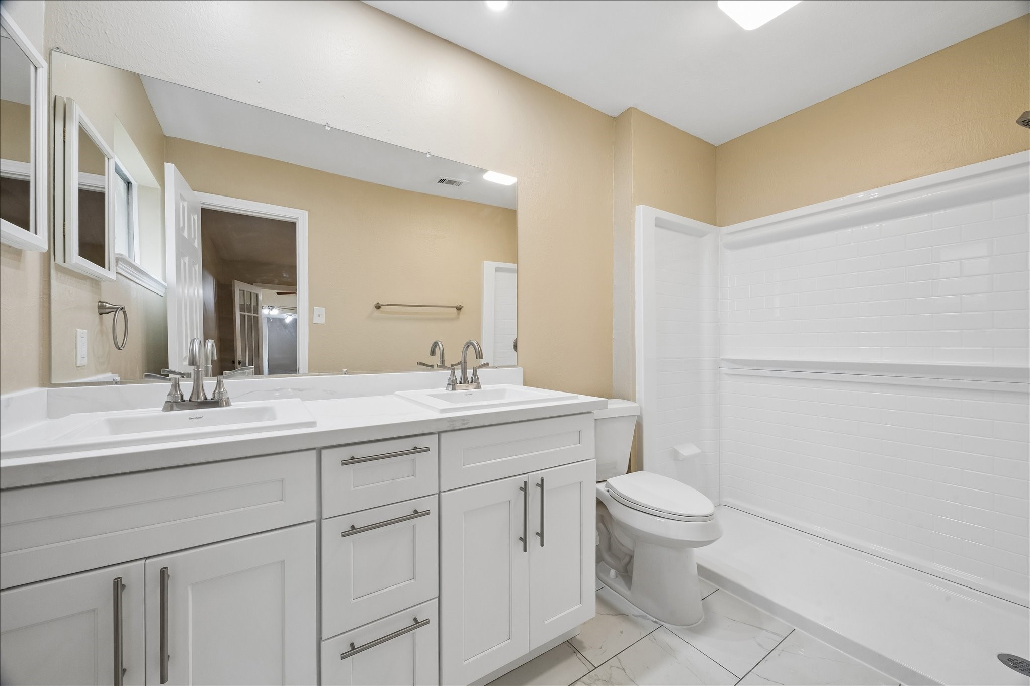15710 Thunderbay Drive Property Photo 6