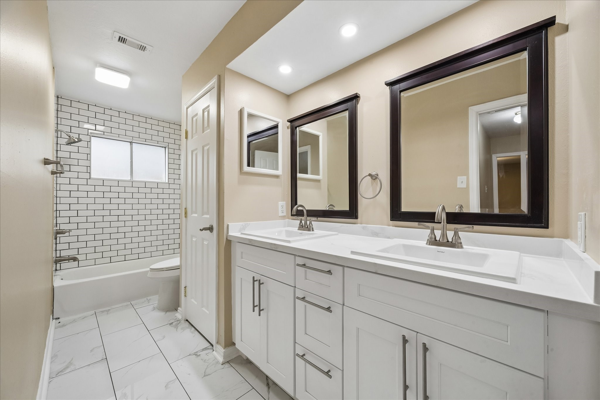 15710 Thunderbay Drive Property Photo 9