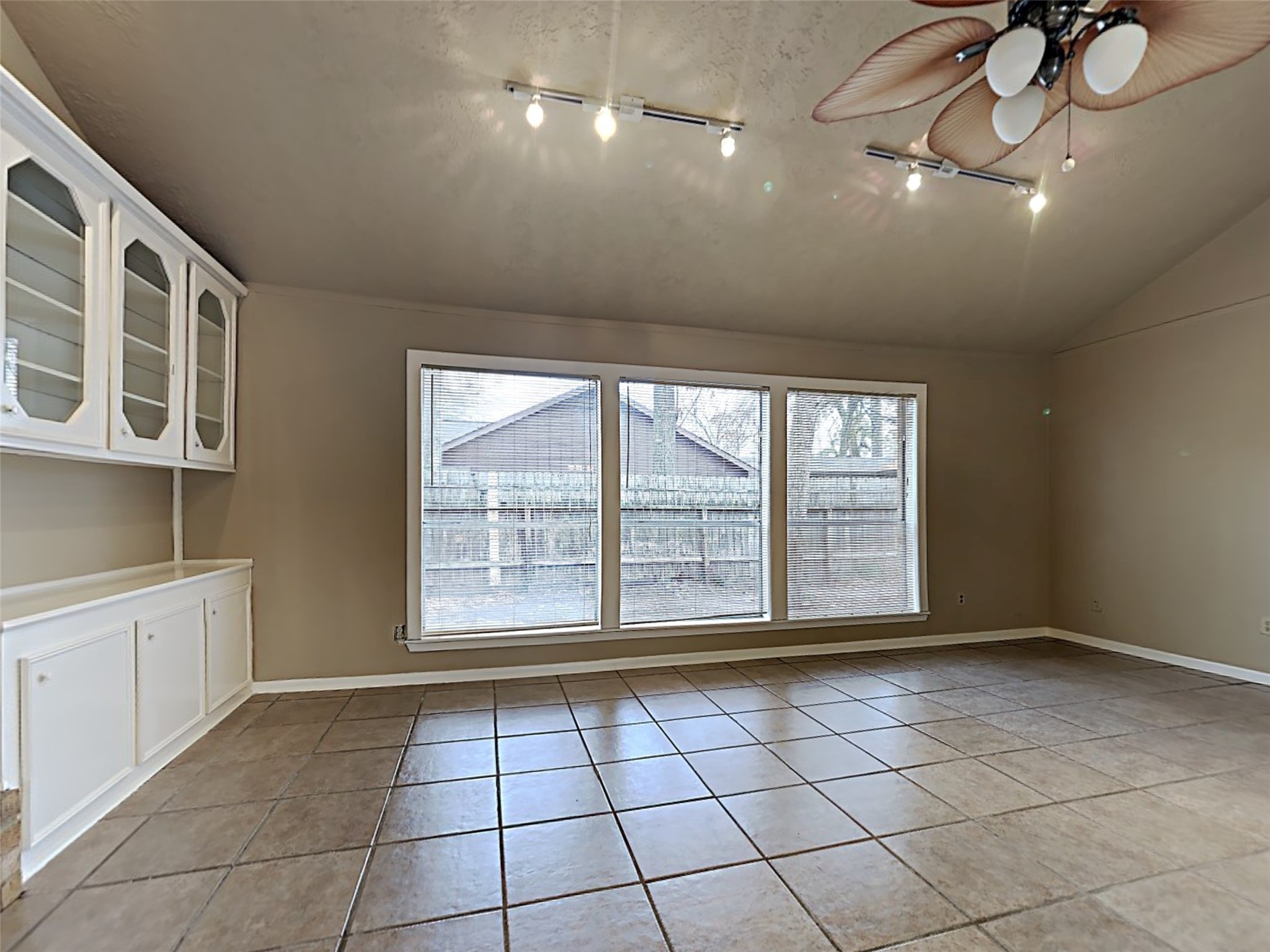 603 Blue Ridge Drive Property Photo 3