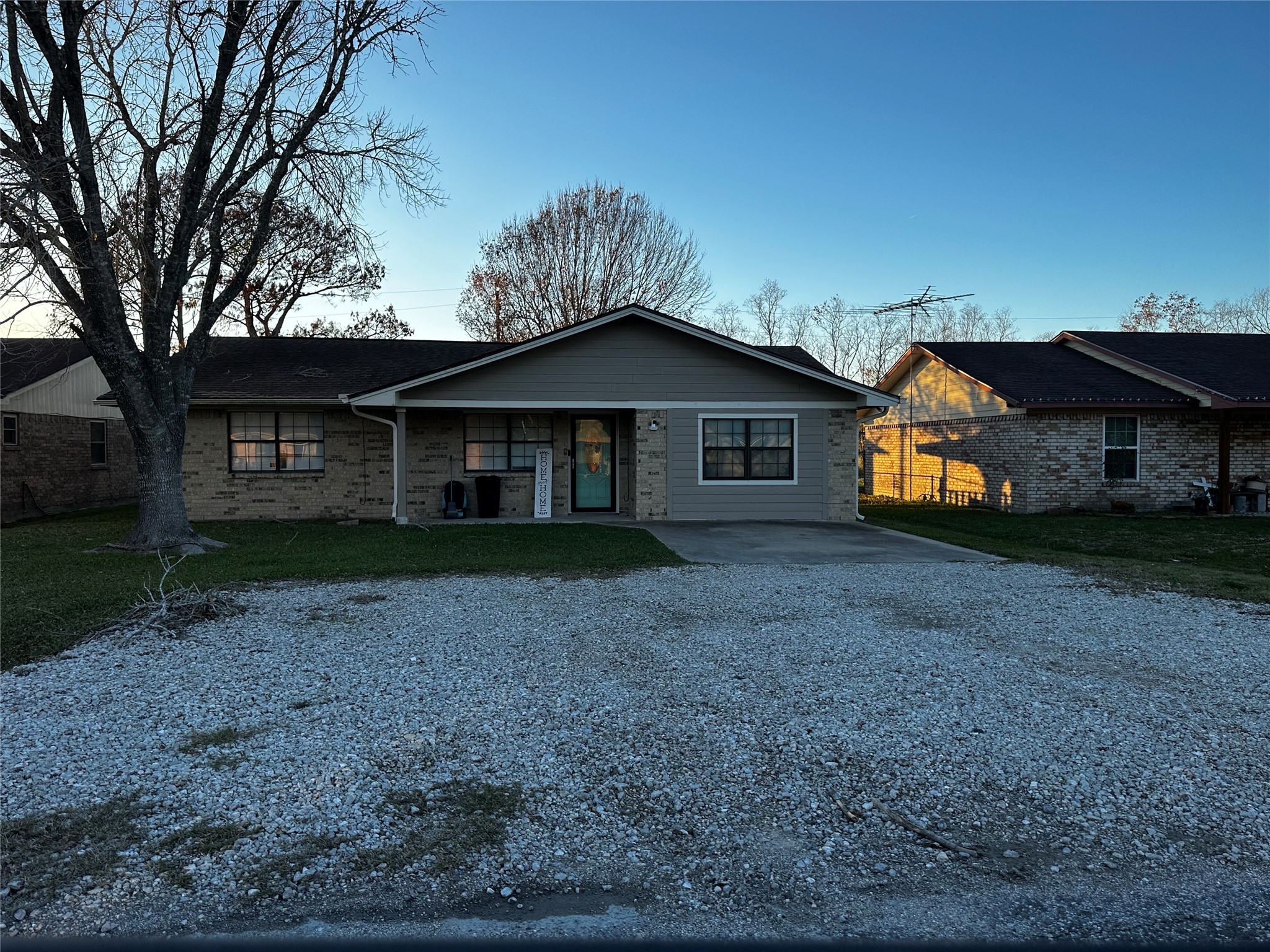 1414 W Palm Drive Property Photo