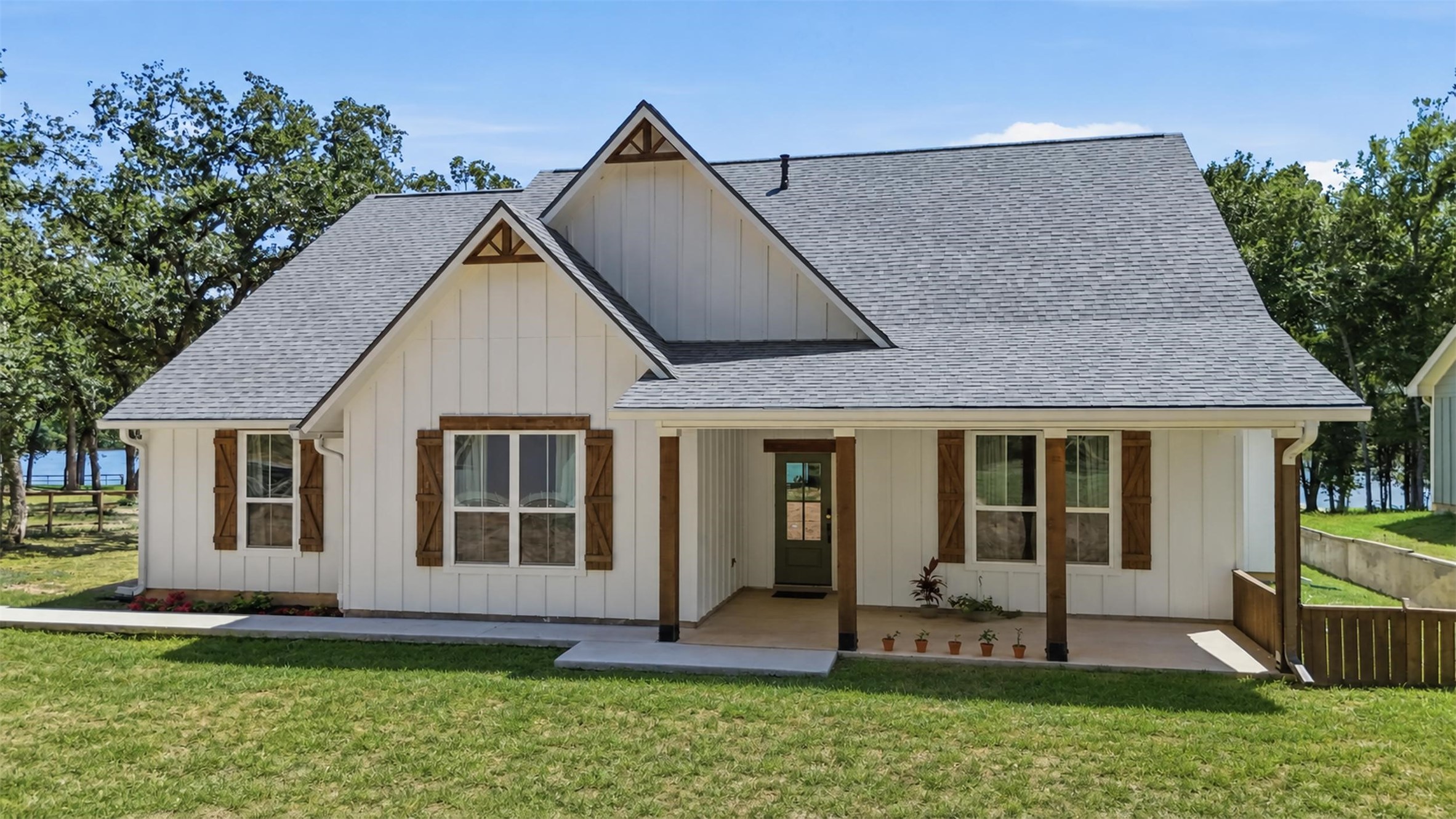 624 County Road 3674 Property Photo 1