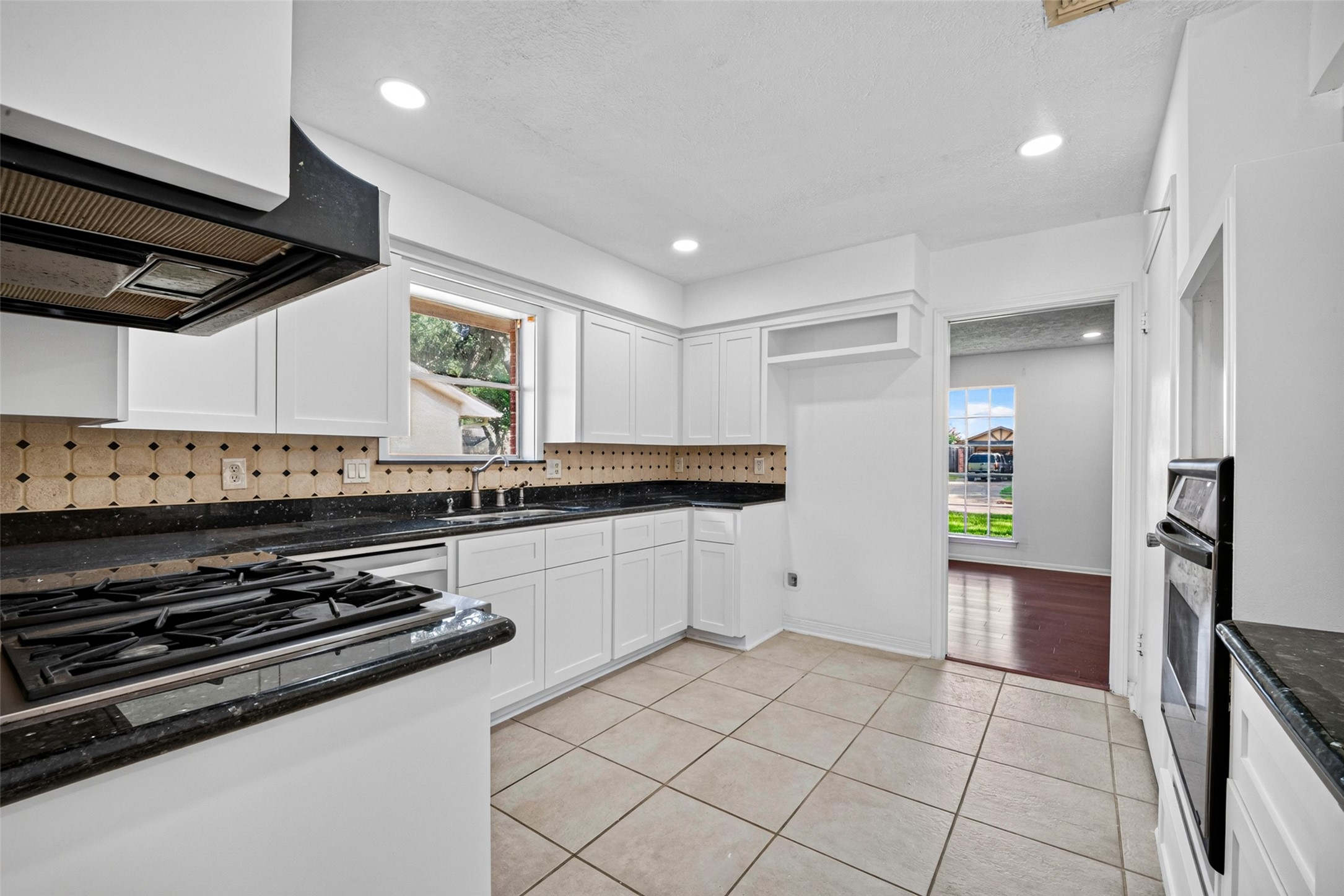 3910 Chile Drive Property Photo 11