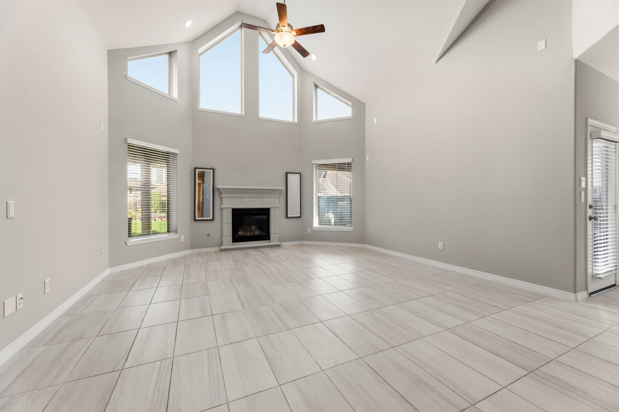 10806 Bouldin Creek Property Photo 4