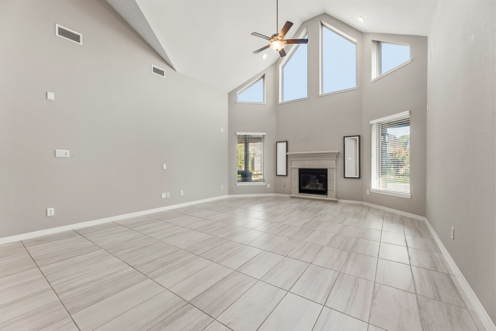 10806 Bouldin Creek Property Photo 5