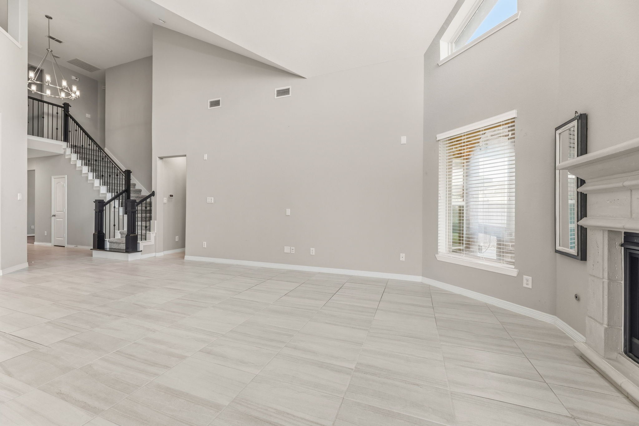 10806 Bouldin Creek Property Photo 6
