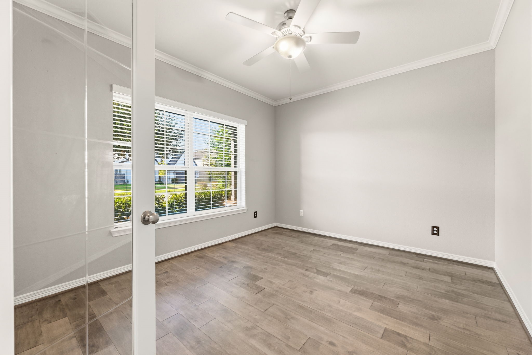 10806 Bouldin Creek Property Photo 7