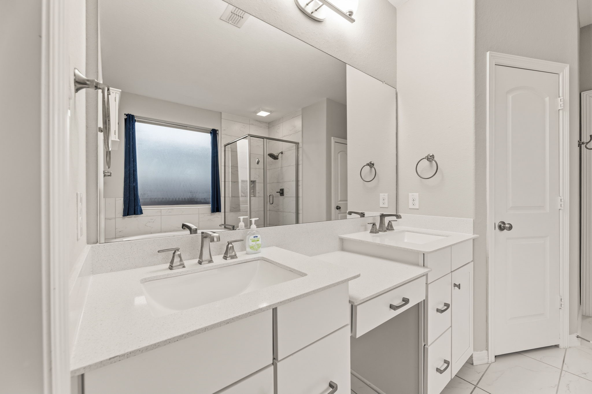 10806 Bouldin Creek Property Photo 16