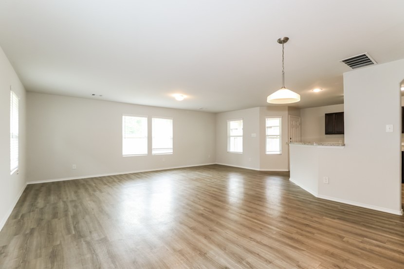 2743 Madison Court Property Photo 6